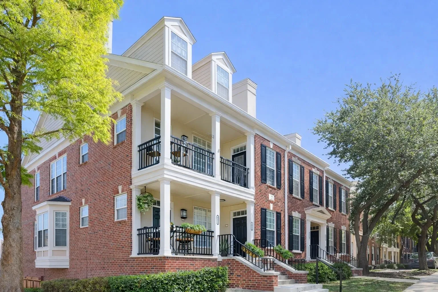 Townhouse For Rent in Dallas County , 5445 Caruth Haven Lane 2514, Dallas, Texas 75225, 1 Bedroom, 1 Bathroom, 1 Garage spaces, 949 Sqft, built in 1998, mls#21370886, Real Estate Agent in Dallas, Homes For Rent in Dallas county, Homes For Rent in Dallas, Realtor in Dallas Texas, Real Estate Brokerage Independent Realty Texas, Luminita Cordes Realtor
