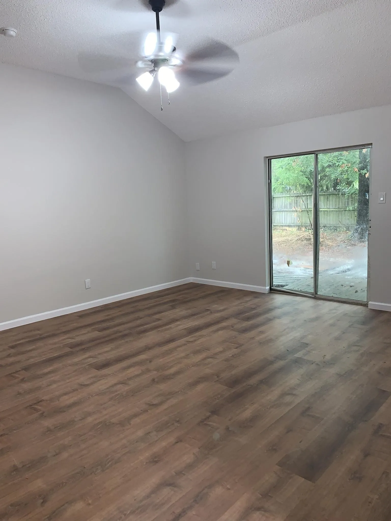Single Family Residence For Rent in Henderson County , 120 Plumthicket Lane, Trinidad, Texas 75163, 3 Bedroom, 2 Bathroom, 2 Garage spaces, 1,399 Sqft, built in 2006, mls#21370914, Real Estate Agent in Trinidad, Homes For Rent in Henderson county, Homes For Rent in Trinidad, Realtor in Trinidad Texas, Real Estate Brokerage Independent Realty Texas, Luminita Cordes Realtor