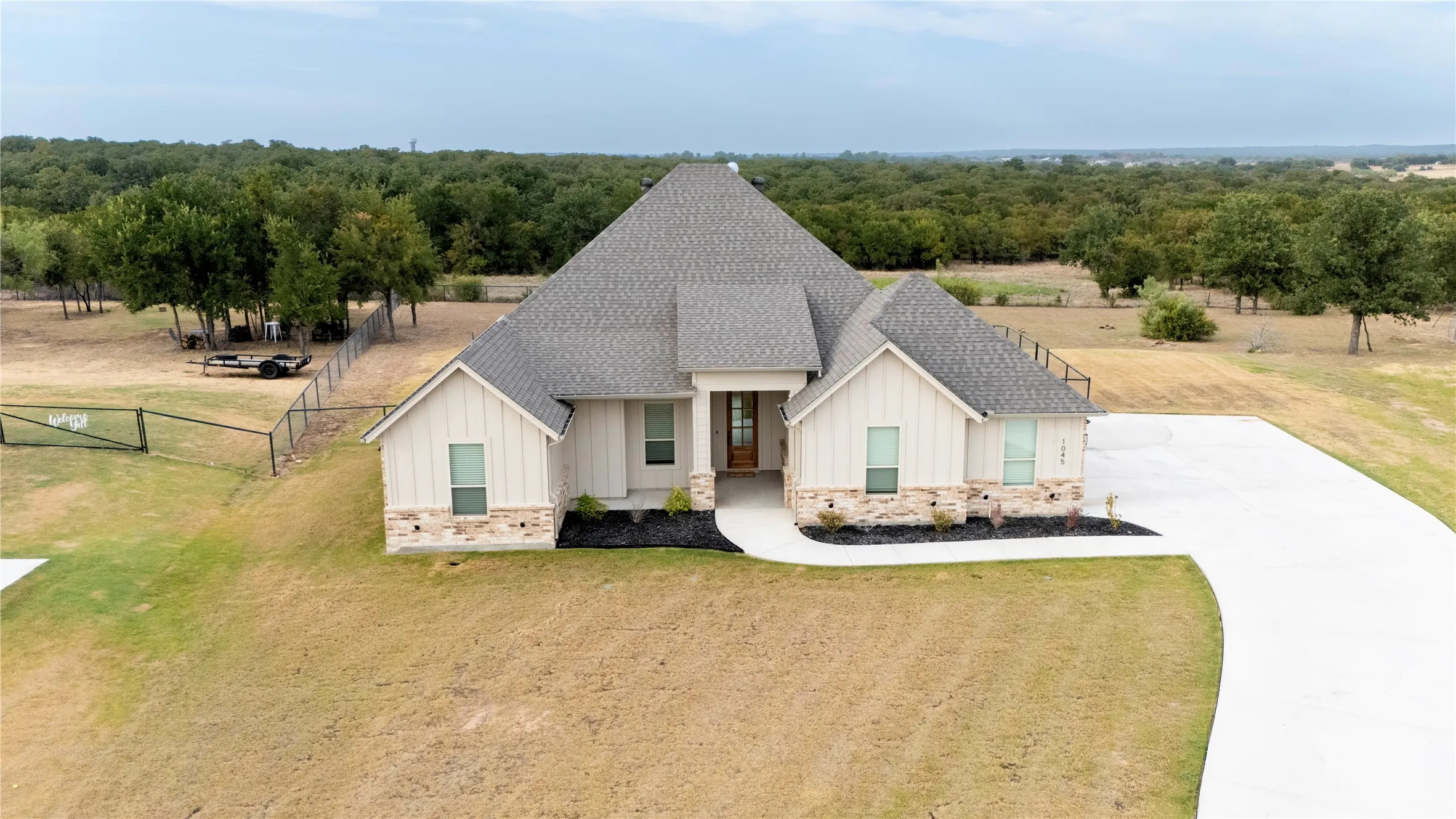 Single Family Residence For Sale in Parker County , 1045 Bermes Court, Brock, Texas 76087, 3 Bedroom, 2 Bathroom, 2 Garage spaces, 2,178 Sqft, built in 2024, mls#21364988, Real Estate Agent in Brock, Homes For Sale in Parker county, Homes For Sale in Brock, Realtor in Brock Texas, Real Estate Brokerage Independent Realty Texas, Luminita Cordes Realtor