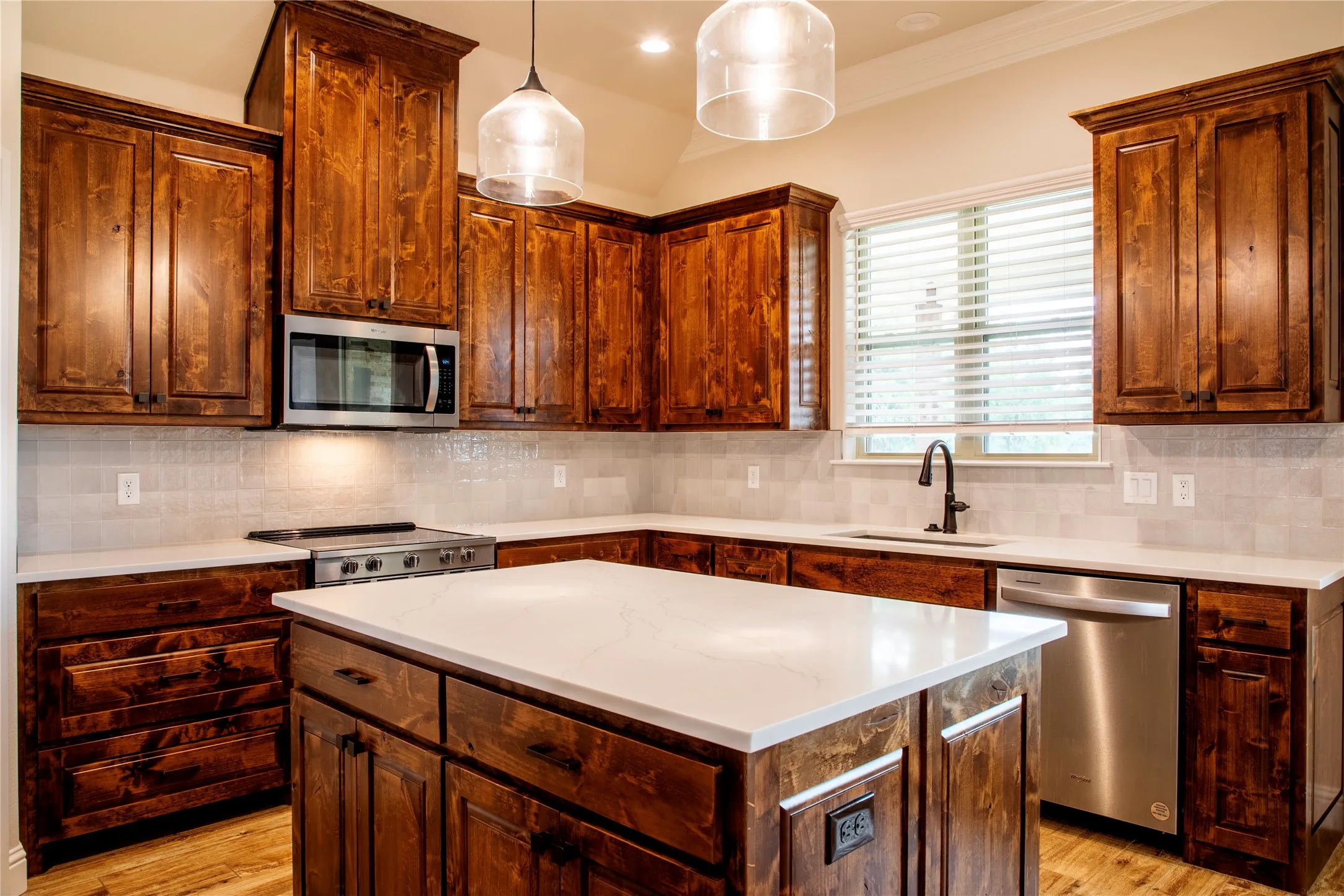 Single Family Residence For Sale in Parker County , 1045 Bermes Court, Brock, Texas 76087, 3 Bedroom, 2 Bathroom, 2 Garage spaces, 2,178 Sqft, built in 2024, mls#21364988, Real Estate Agent in Brock, Homes For Sale in Parker county, Homes For Sale in Brock, Realtor in Brock Texas, Real Estate Brokerage Independent Realty Texas, Luminita Cordes Realtor