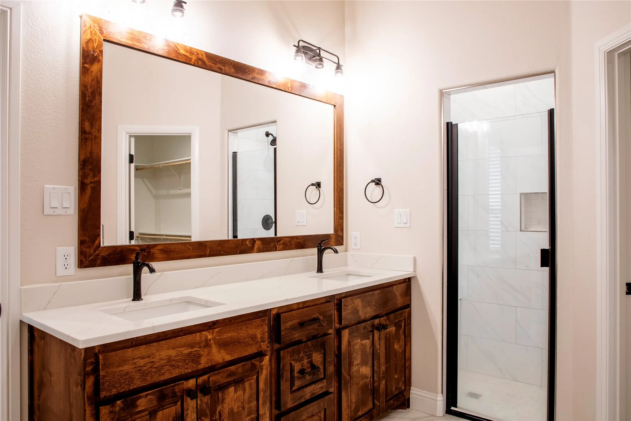 Single Family Residence For Sale in Parker County , 1045 Bermes Court, Brock, Texas 76087, 3 Bedroom, 2 Bathroom, 2 Garage spaces, 2,178 Sqft, built in 2024, mls#21364988, Real Estate Agent in Brock, Homes For Sale in Parker county, Homes For Sale in Brock, Realtor in Brock Texas, Real Estate Brokerage Independent Realty Texas, Luminita Cordes Realtor