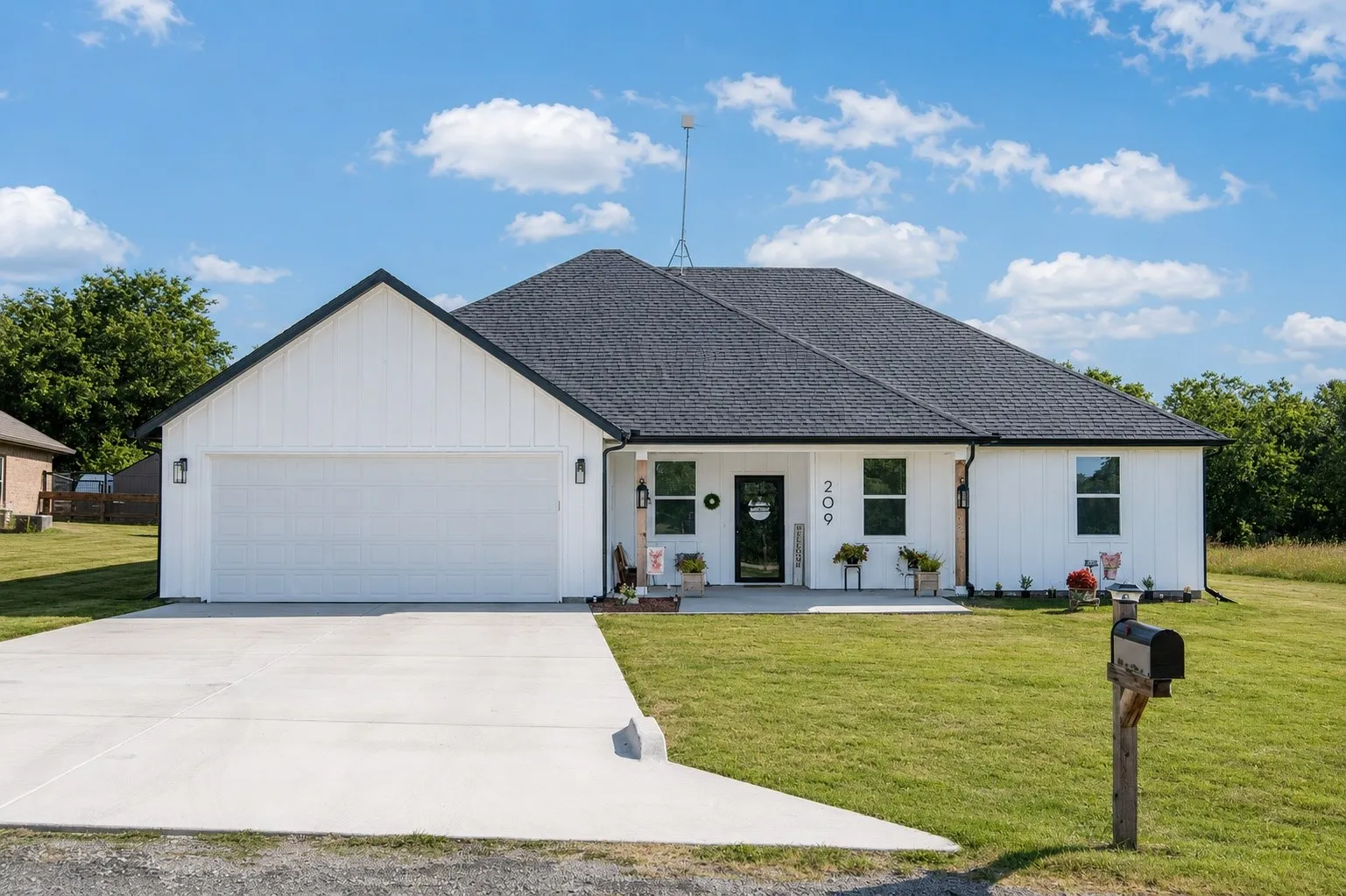 Single Family Residence For Sale in Wise County , 209 Lanai Drive, Runaway Bay, Texas 76426, 4 Bedroom, 2 Bathroom, 2 Garage spaces, 1,875 Sqft, built in 2025, mls#21370922, Real Estate Agent in Runaway Bay, Homes For Sale in Wise county, Homes For Sale in Runaway Bay, Realtor in Runaway Bay Texas, Real Estate Brokerage Independent Realty Texas, Luminita Cordes Realtor