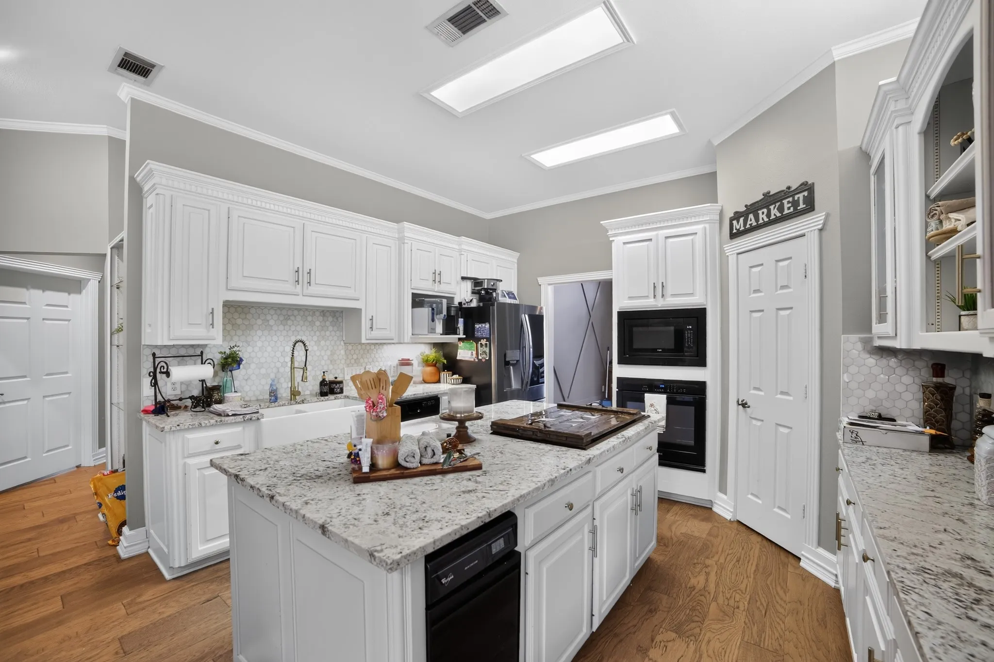 Single Family Residence For Sale in Van Zandt County , 1807 Mill Creek Road, Canton, Texas 75103, 4 Bedroom, 3 Bathroom, 2 Garage spaces, 2,792 Sqft, built in 1996, mls#21370927, Real Estate Agent in Canton, Homes For Sale in Van Zandt county, Homes For Sale in Canton, Realtor in Canton Texas, Real Estate Brokerage Independent Realty Texas, Luminita Cordes Realtor