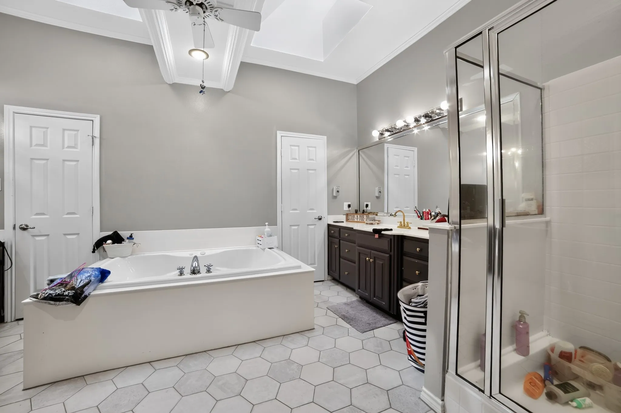 Single Family Residence For Sale in Van Zandt County , 1807 Mill Creek Road, Canton, Texas 75103, 4 Bedroom, 3 Bathroom, 2 Garage spaces, 2,792 Sqft, built in 1996, mls#21370927, Real Estate Agent in Canton, Homes For Sale in Van Zandt county, Homes For Sale in Canton, Realtor in Canton Texas, Real Estate Brokerage Independent Realty Texas, Luminita Cordes Realtor