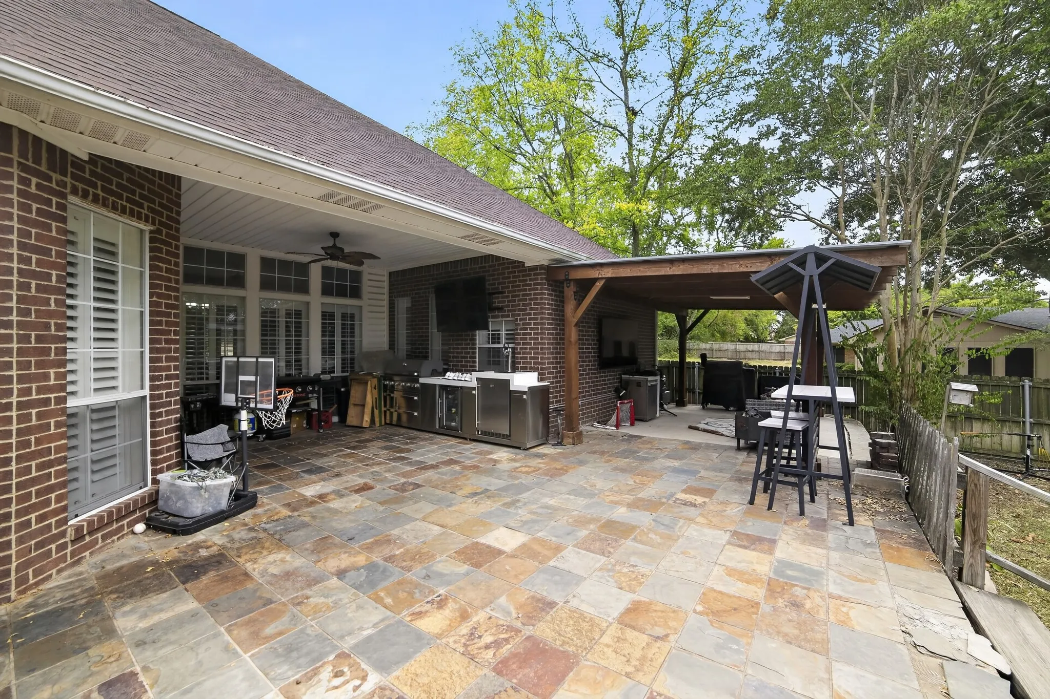 Single Family Residence For Sale in Van Zandt County , 1807 Mill Creek Road, Canton, Texas 75103, 4 Bedroom, 3 Bathroom, 2 Garage spaces, 2,792 Sqft, built in 1996, mls#21370927, Real Estate Agent in Canton, Homes For Sale in Van Zandt county, Homes For Sale in Canton, Realtor in Canton Texas, Real Estate Brokerage Independent Realty Texas, Luminita Cordes Realtor