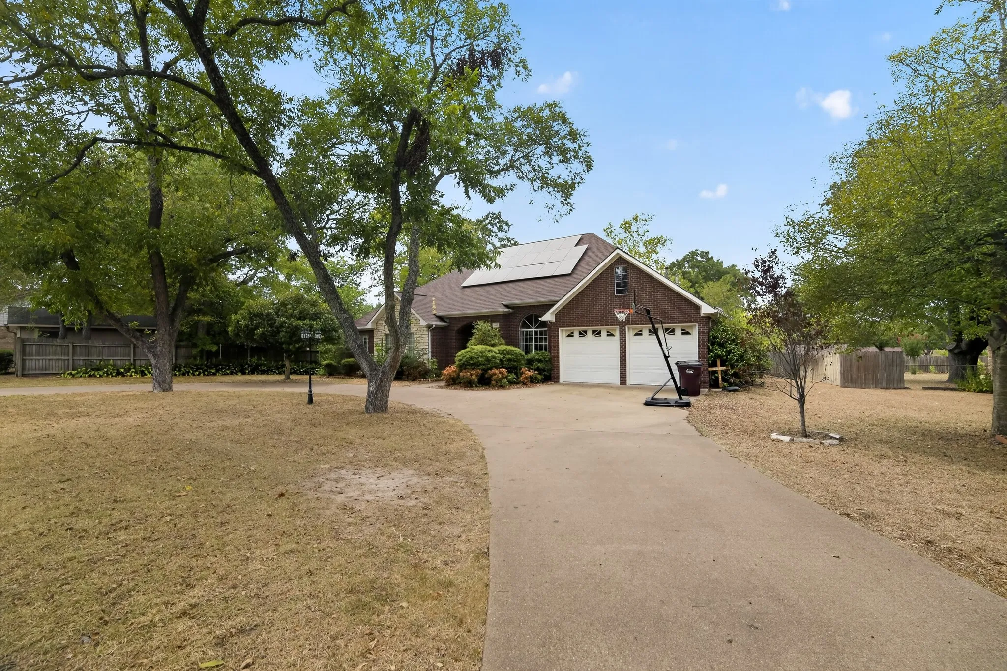 Single Family Residence For Sale in Van Zandt County , 1807 Mill Creek Road, Canton, Texas 75103, 4 Bedroom, 3 Bathroom, 2 Garage spaces, 2,792 Sqft, built in 1996, mls#21370927, Real Estate Agent in Canton, Homes For Sale in Van Zandt county, Homes For Sale in Canton, Realtor in Canton Texas, Real Estate Brokerage Independent Realty Texas, Luminita Cordes Realtor