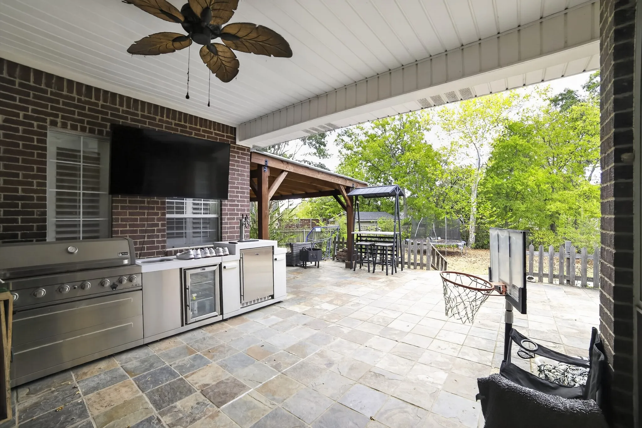 Single Family Residence For Sale in Van Zandt County , 1807 Mill Creek Road, Canton, Texas 75103, 4 Bedroom, 3 Bathroom, 2 Garage spaces, 2,792 Sqft, built in 1996, mls#21370927, Real Estate Agent in Canton, Homes For Sale in Van Zandt county, Homes For Sale in Canton, Realtor in Canton Texas, Real Estate Brokerage Independent Realty Texas, Luminita Cordes Realtor