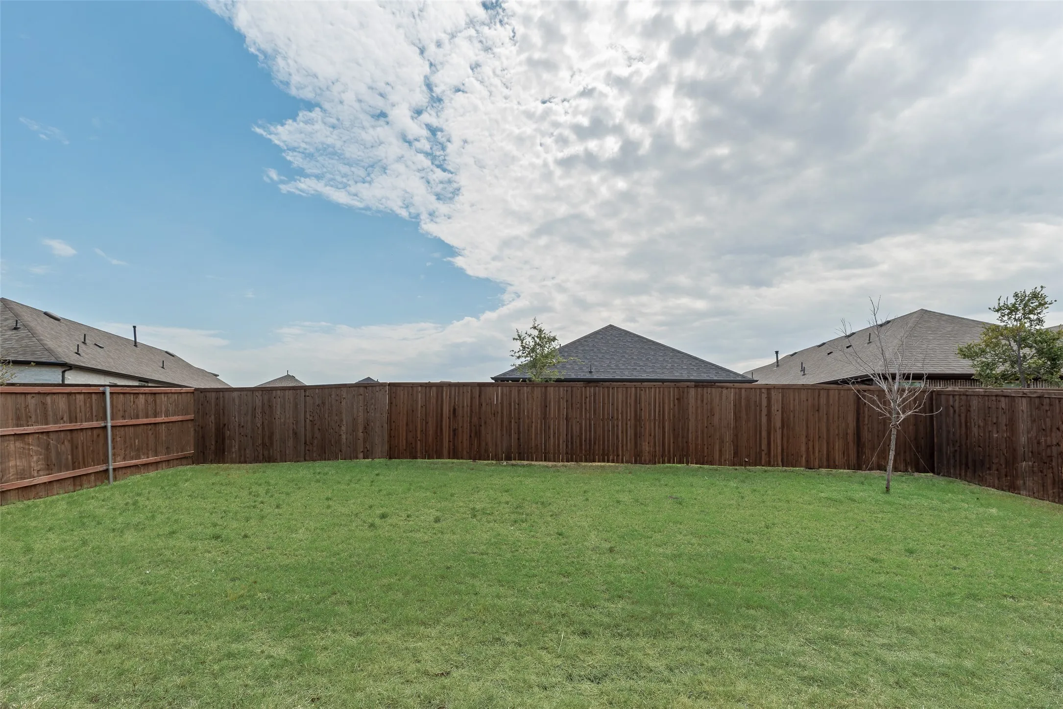 Single Family Residence For Sale in Collin County , 2850 Robertson Way, Royse City, Texas 75189, 5 Bedroom, 2 Bathroom, 2 Garage spaces, 2,148 Sqft, built in 2023, mls#21370894, Real Estate Agent in Royse City, Homes For Sale in Collin county, Homes For Sale in Royse City, Realtor in Royse City Texas, Real Estate Brokerage Independent Realty Texas, Luminita Cordes Realtor