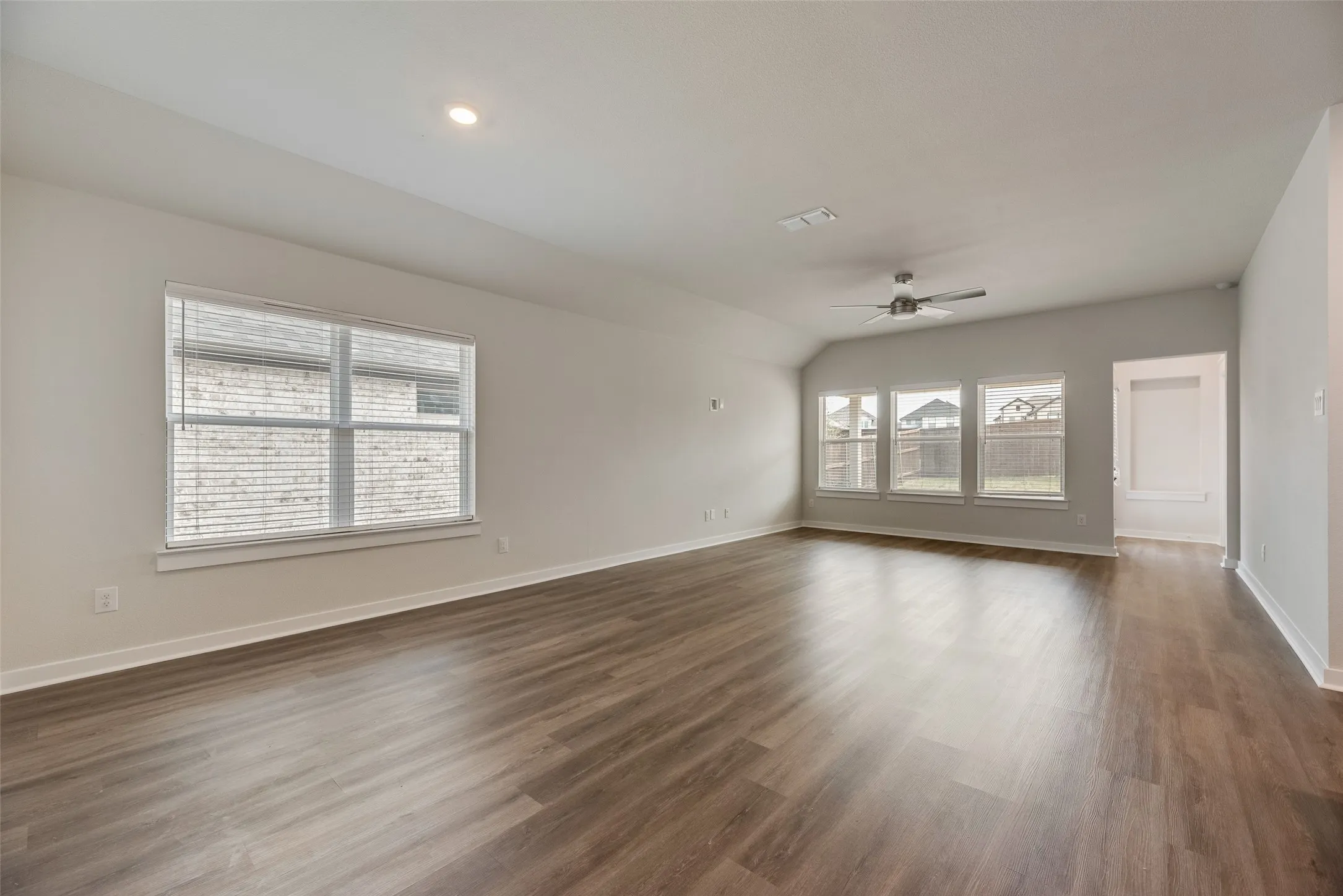 Single Family Residence For Sale in Collin County , 2850 Robertson Way, Royse City, Texas 75189, 5 Bedroom, 2 Bathroom, 2 Garage spaces, 2,148 Sqft, built in 2023, mls#21370894, Real Estate Agent in Royse City, Homes For Sale in Collin county, Homes For Sale in Royse City, Realtor in Royse City Texas, Real Estate Brokerage Independent Realty Texas, Luminita Cordes Realtor