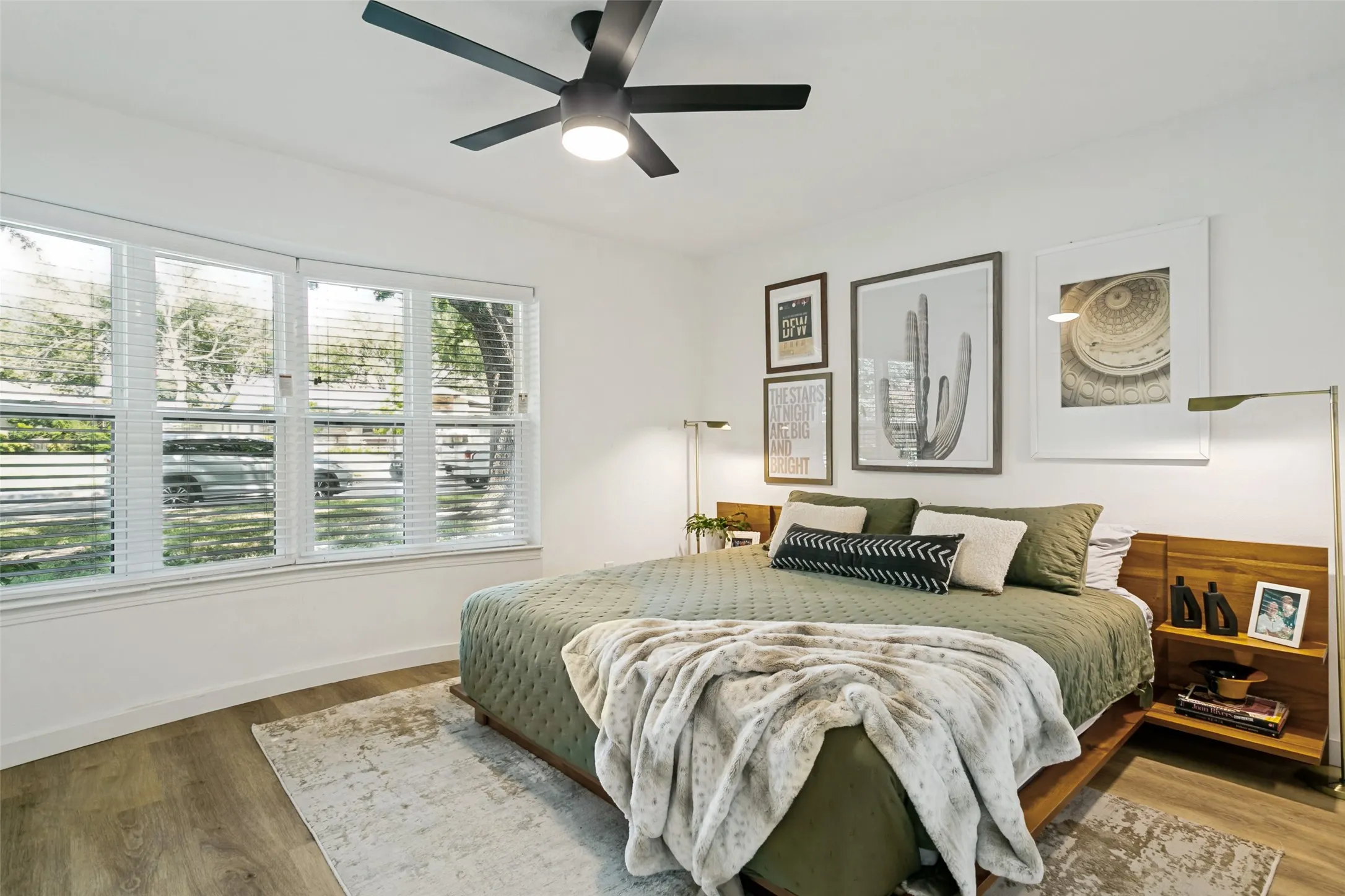 Single Family Residence For Sale in Dallas County , 12420 Wood Manor Circle, Farmers Branch, Texas 75234, 3 Bedroom, 2 Bathroom, 2 Garage spaces, 1,937 Sqft, built in 1968, mls#21369891, Real Estate Agent in Farmers Branch, Homes For Sale in Dallas county, Homes For Sale in Farmers Branch, Realtor in Farmers Branch Texas, Real Estate Brokerage Independent Realty Texas, Luminita Cordes Realtor