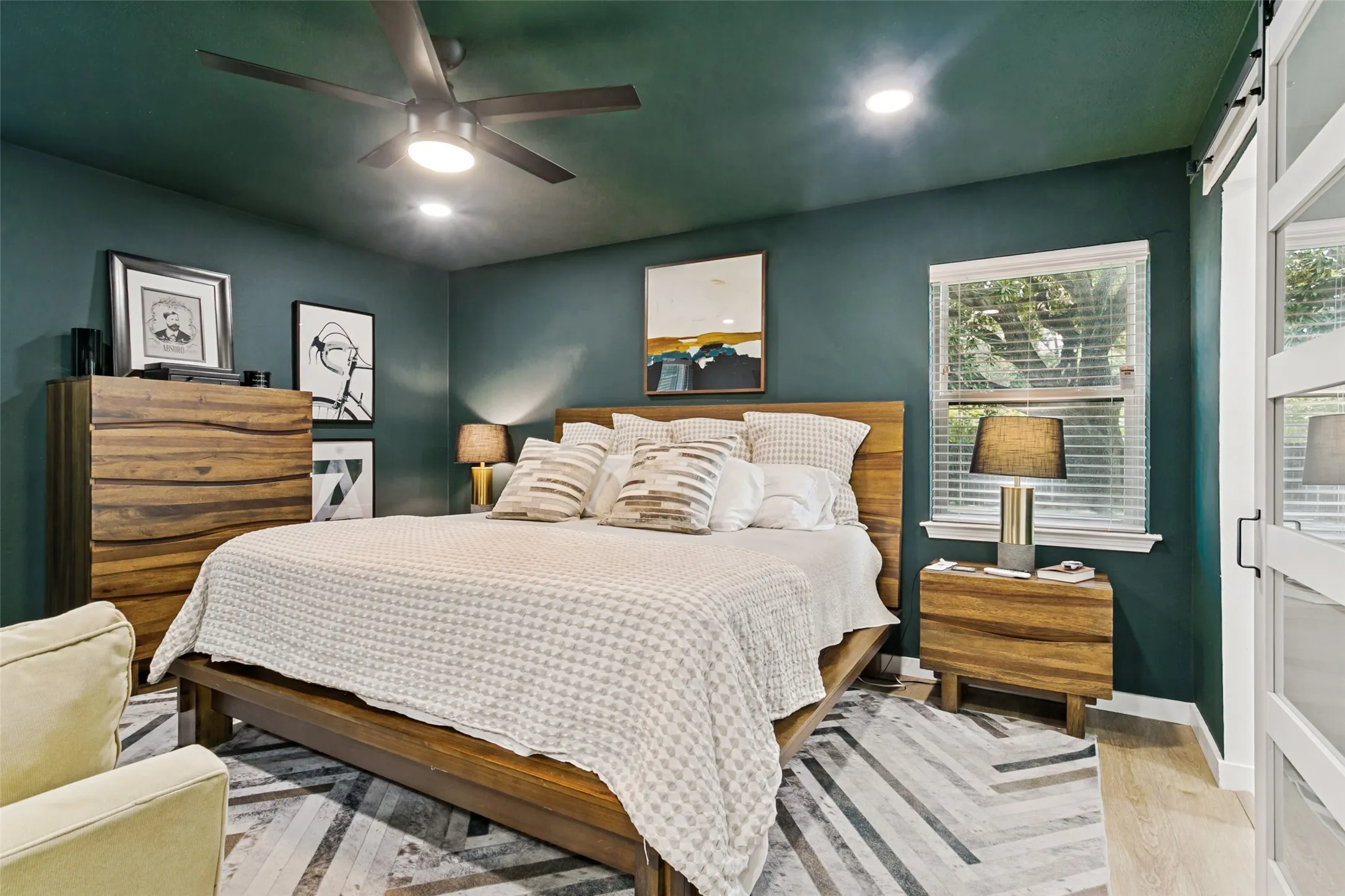 Single Family Residence For Sale in Dallas County , 12420 Wood Manor Circle, Farmers Branch, Texas 75234, 3 Bedroom, 2 Bathroom, 2 Garage spaces, 1,937 Sqft, built in 1968, mls#21369891, Real Estate Agent in Farmers Branch, Homes For Sale in Dallas county, Homes For Sale in Farmers Branch, Realtor in Farmers Branch Texas, Real Estate Brokerage Independent Realty Texas, Luminita Cordes Realtor