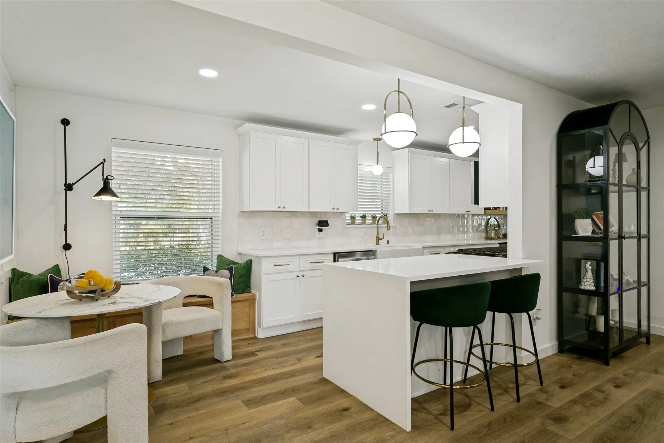 Single Family Residence For Sale in Dallas County , 12420 Wood Manor Circle, Farmers Branch, Texas 75234, 3 Bedroom, 2 Bathroom, 2 Garage spaces, 1,937 Sqft, built in 1968, mls#21369891, Real Estate Agent in Farmers Branch, Homes For Sale in Dallas county, Homes For Sale in Farmers Branch, Realtor in Farmers Branch Texas, Real Estate Brokerage Independent Realty Texas, Luminita Cordes Realtor