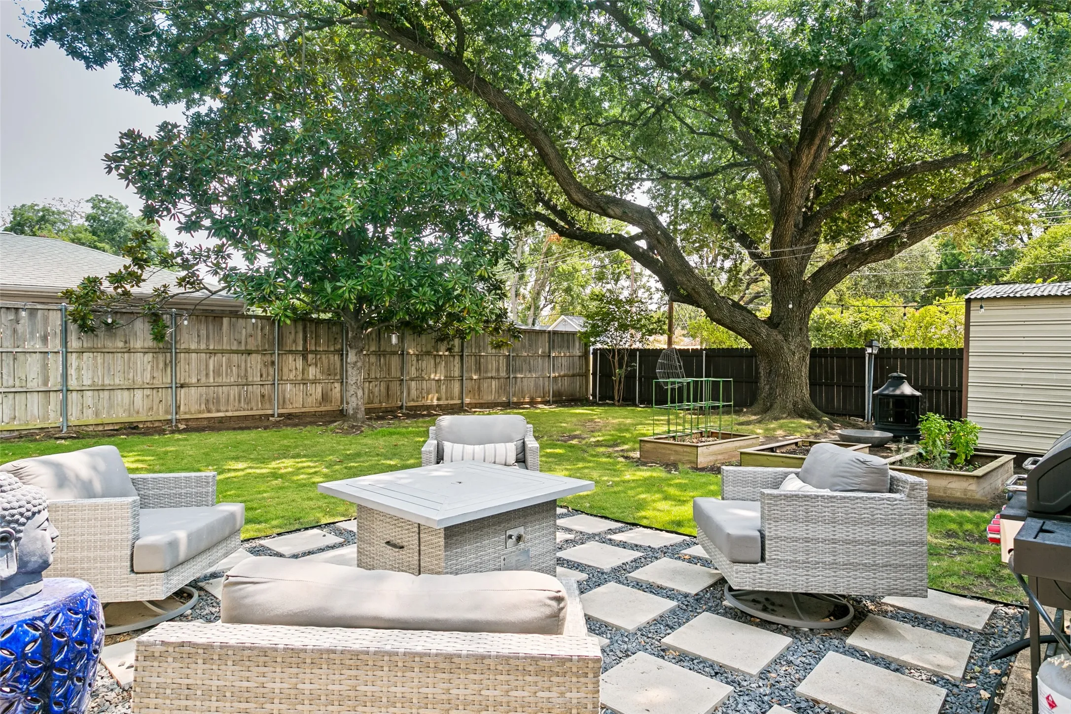 Single Family Residence For Sale in Dallas County , 12420 Wood Manor Circle, Farmers Branch, Texas 75234, 3 Bedroom, 2 Bathroom, 2 Garage spaces, 1,937 Sqft, built in 1968, mls#21369891, Real Estate Agent in Farmers Branch, Homes For Sale in Dallas county, Homes For Sale in Farmers Branch, Realtor in Farmers Branch Texas, Real Estate Brokerage Independent Realty Texas, Luminita Cordes Realtor