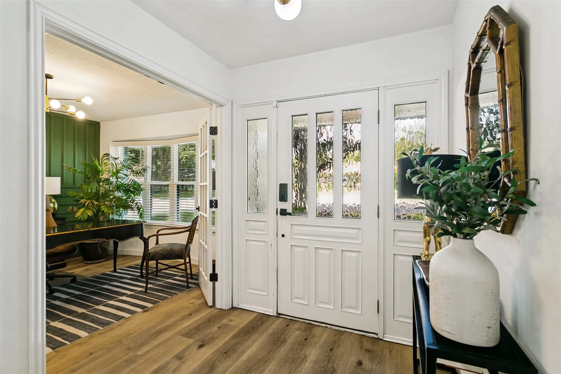 Single Family Residence For Sale in Dallas County , 12420 Wood Manor Circle, Farmers Branch, Texas 75234, 3 Bedroom, 2 Bathroom, 2 Garage spaces, 1,937 Sqft, built in 1968, mls#21369891, Real Estate Agent in Farmers Branch, Homes For Sale in Dallas county, Homes For Sale in Farmers Branch, Realtor in Farmers Branch Texas, Real Estate Brokerage Independent Realty Texas, Luminita Cordes Realtor
