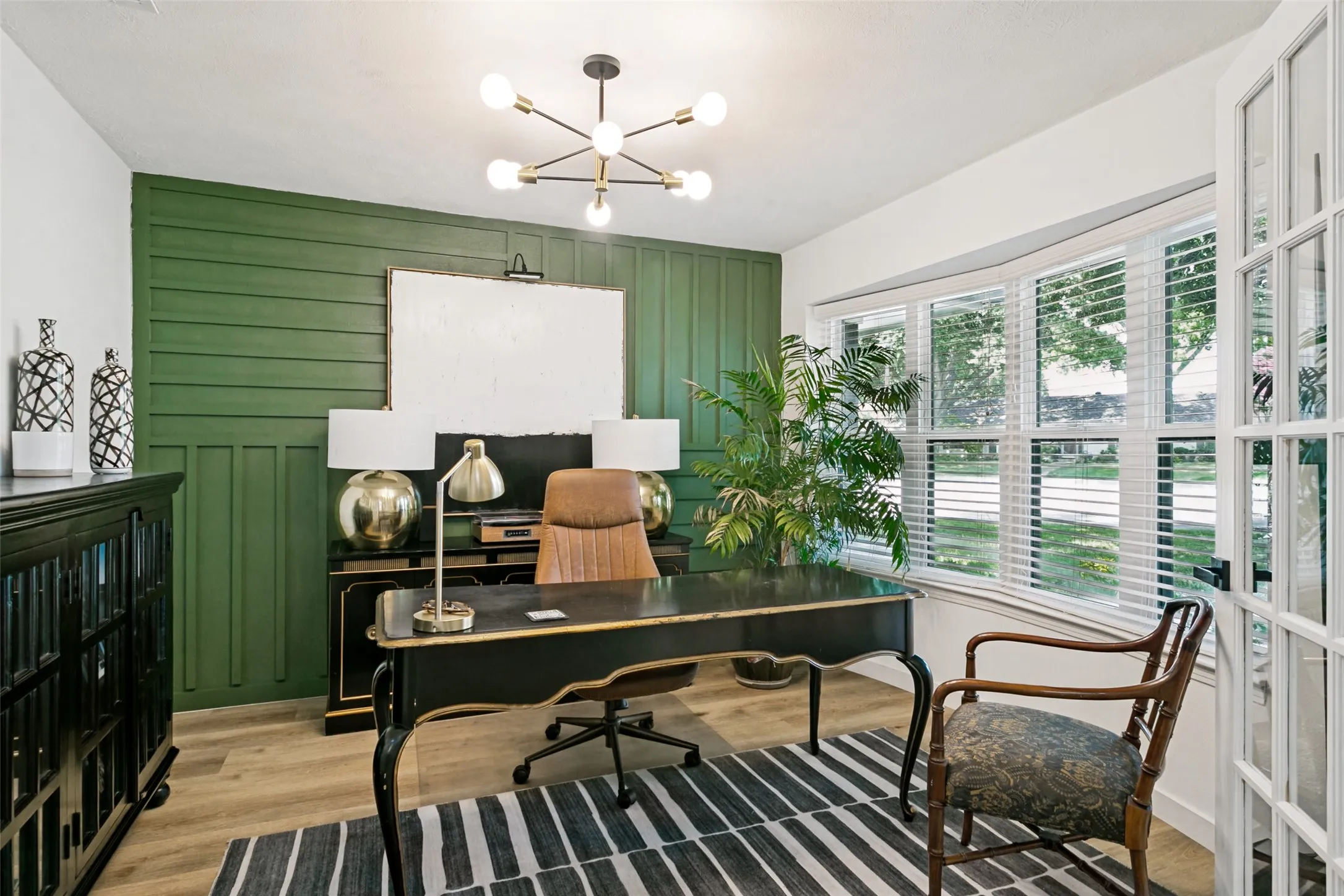 Single Family Residence For Sale in Dallas County , 12420 Wood Manor Circle, Farmers Branch, Texas 75234, 3 Bedroom, 2 Bathroom, 2 Garage spaces, 1,937 Sqft, built in 1968, mls#21369891, Real Estate Agent in Farmers Branch, Homes For Sale in Dallas county, Homes For Sale in Farmers Branch, Realtor in Farmers Branch Texas, Real Estate Brokerage Independent Realty Texas, Luminita Cordes Realtor