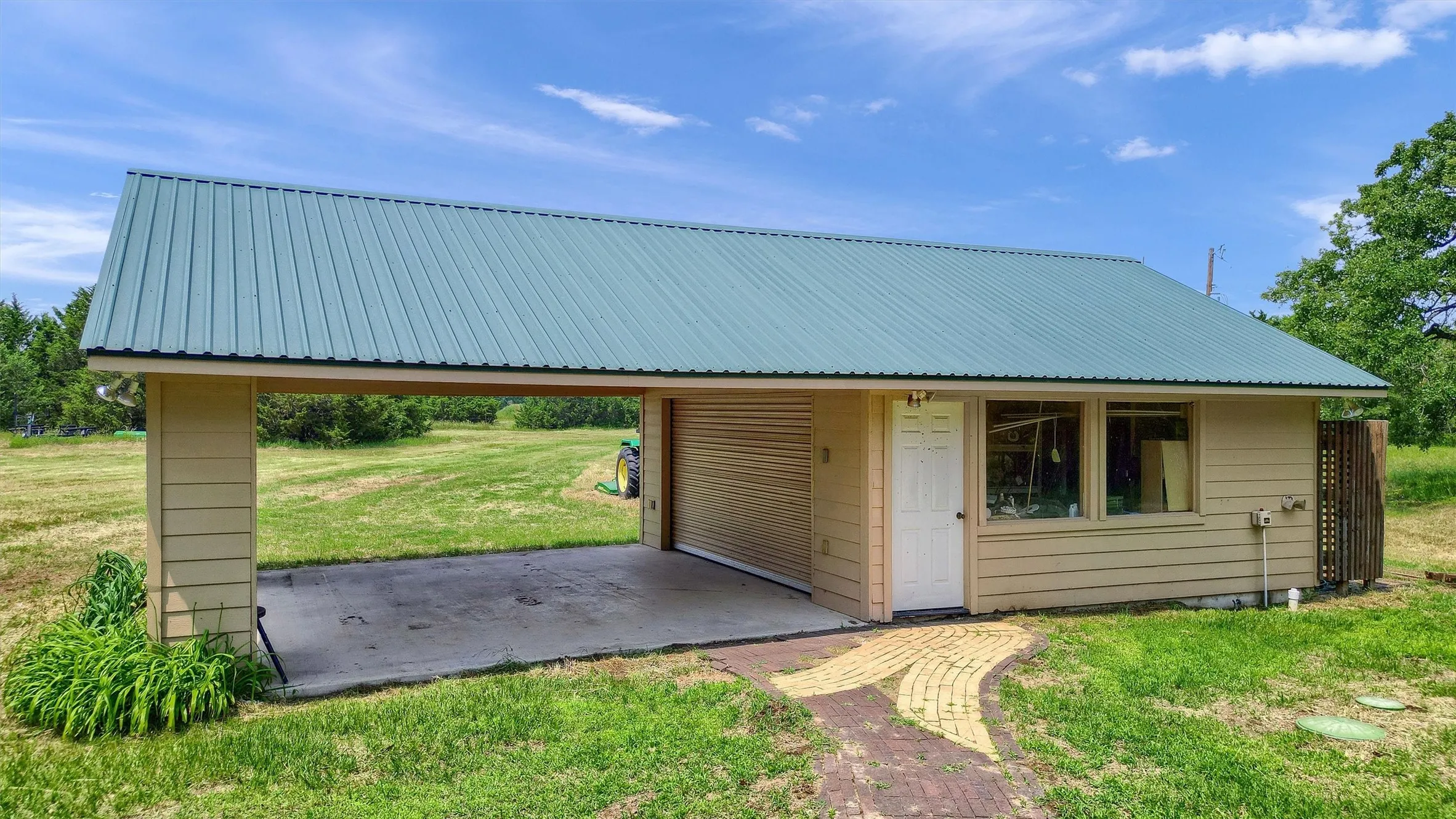 View of shed / structure with a yard