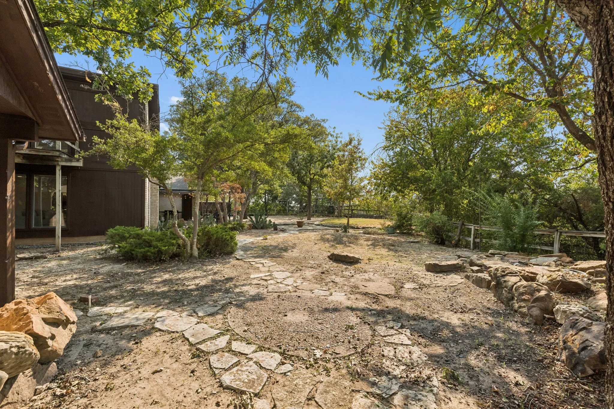 Single Family Residence For Sale in Tarrant County , 721 Verna Trail N, Fort Worth, Texas 76108, 3 Bedroom, 4 Bathroom, 10 Garage spaces, 3,482 Sqft, built in 1976, mls#21358085, Real Estate Agent in Fort Worth, Homes For Sale in Tarrant county, Homes For Sale in Fort Worth, Realtor in Fort Worth Texas, Real Estate Brokerage Independent Realty Texas, Luminita Cordes Realtor