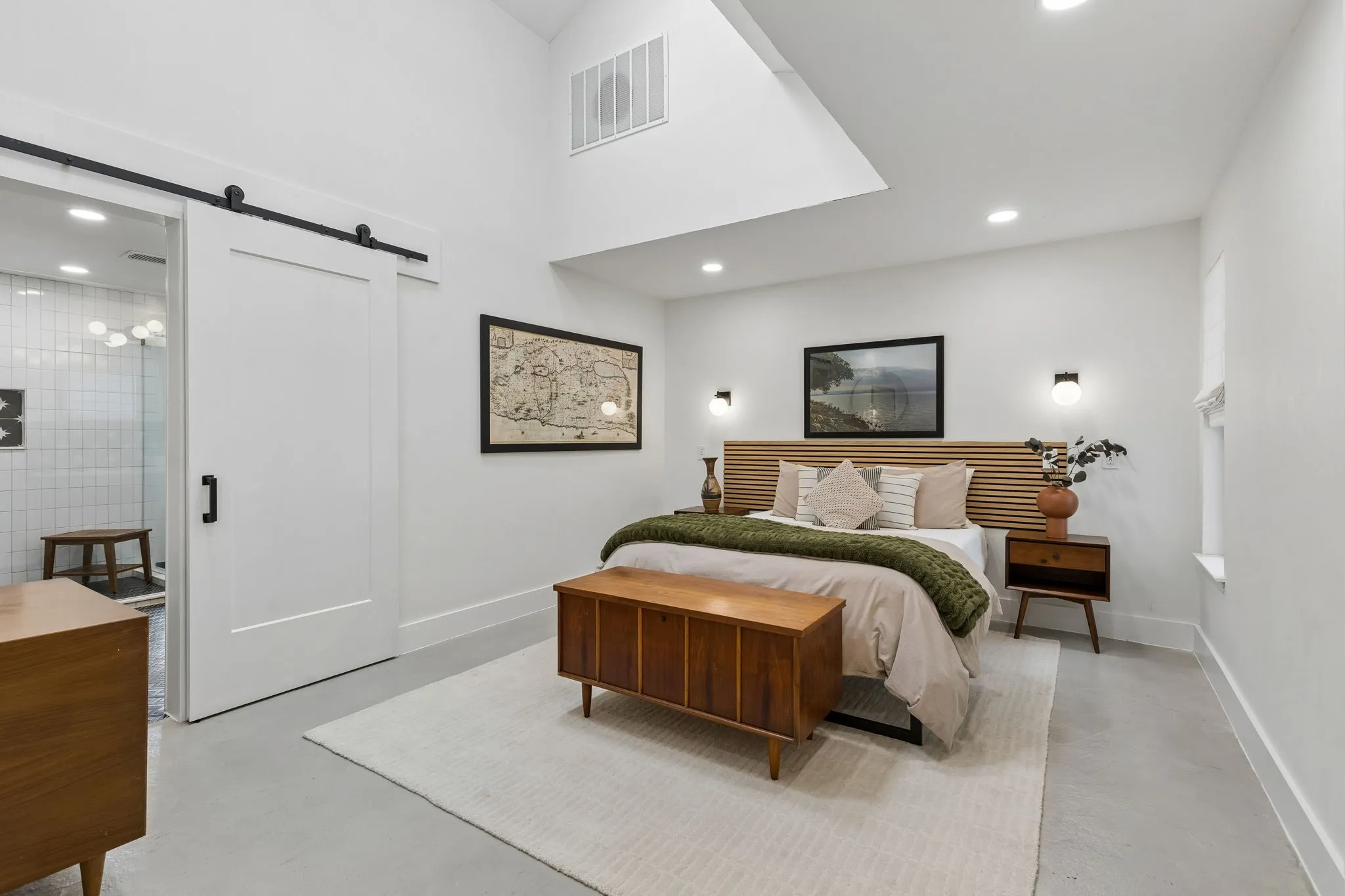 Single Family Residence For Sale in Tarrant County , 721 Verna Trail N, Fort Worth, Texas 76108, 3 Bedroom, 4 Bathroom, 10 Garage spaces, 3,482 Sqft, built in 1976, mls#21358085, Real Estate Agent in Fort Worth, Homes For Sale in Tarrant county, Homes For Sale in Fort Worth, Realtor in Fort Worth Texas, Real Estate Brokerage Independent Realty Texas, Luminita Cordes Realtor