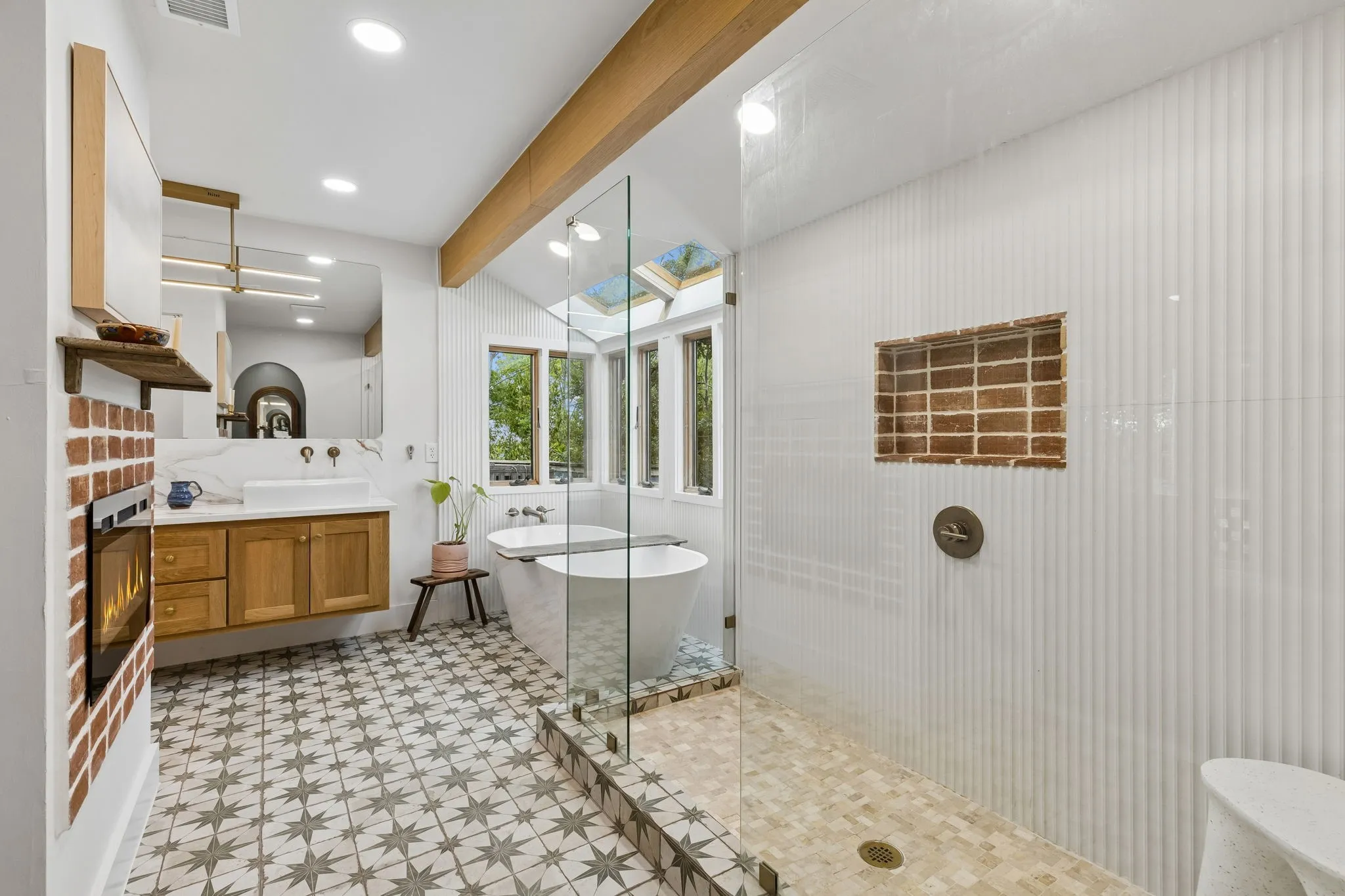 Single Family Residence For Sale in Tarrant County , 721 Verna Trail N, Fort Worth, Texas 76108, 3 Bedroom, 4 Bathroom, 10 Garage spaces, 3,482 Sqft, built in 1976, mls#21358085, Real Estate Agent in Fort Worth, Homes For Sale in Tarrant county, Homes For Sale in Fort Worth, Realtor in Fort Worth Texas, Real Estate Brokerage Independent Realty Texas, Luminita Cordes Realtor