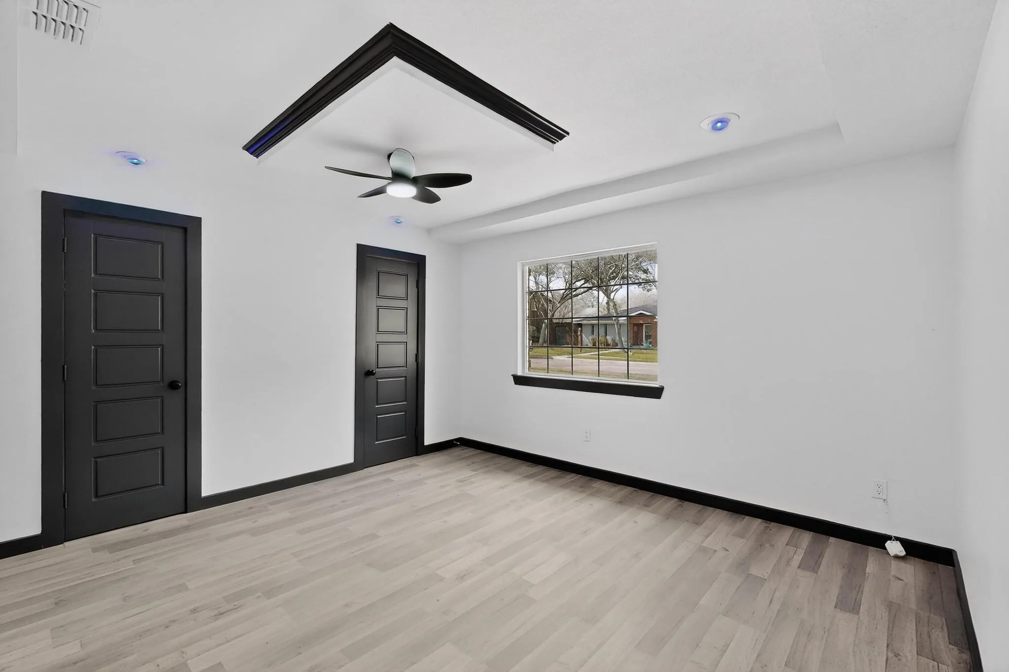 Single Family Residence For Sale in Dallas County , 11360 Drummond Drive, Dallas, Texas 75228, 6 Bedroom, 2 Bathroom, Garage spaces, 2,700 Sqft, built in 1966, mls#21370937, Real Estate Agent in Dallas, Homes For Sale in Dallas county, Homes For Sale in Dallas, Realtor in Dallas Texas, Real Estate Brokerage Independent Realty Texas, Luminita Cordes Realtor