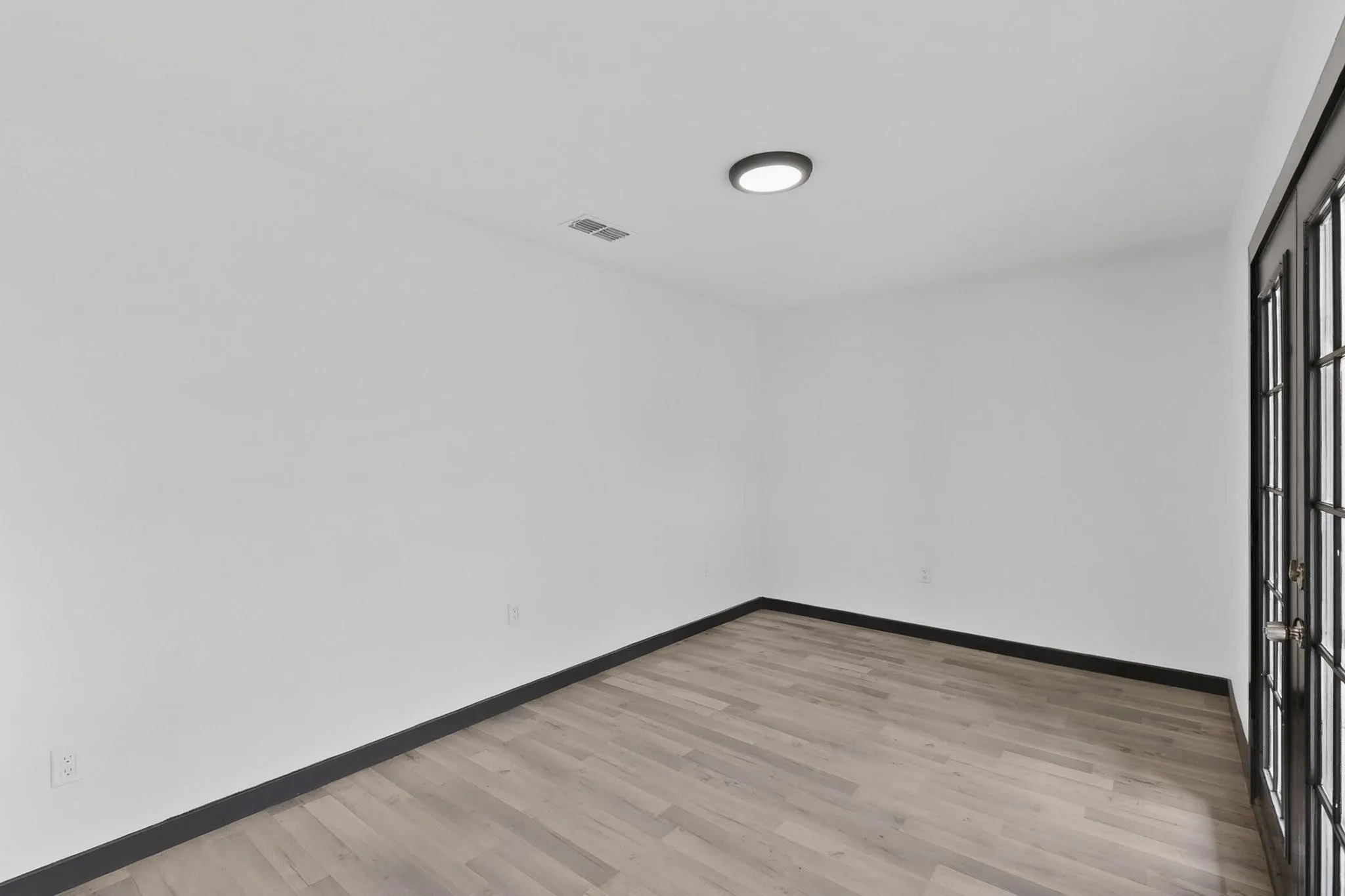 Single Family Residence For Sale in Dallas County , 11360 Drummond Drive, Dallas, Texas 75228, 6 Bedroom, 2 Bathroom, Garage spaces, 2,700 Sqft, built in 1966, mls#21370937, Real Estate Agent in Dallas, Homes For Sale in Dallas county, Homes For Sale in Dallas, Realtor in Dallas Texas, Real Estate Brokerage Independent Realty Texas, Luminita Cordes Realtor