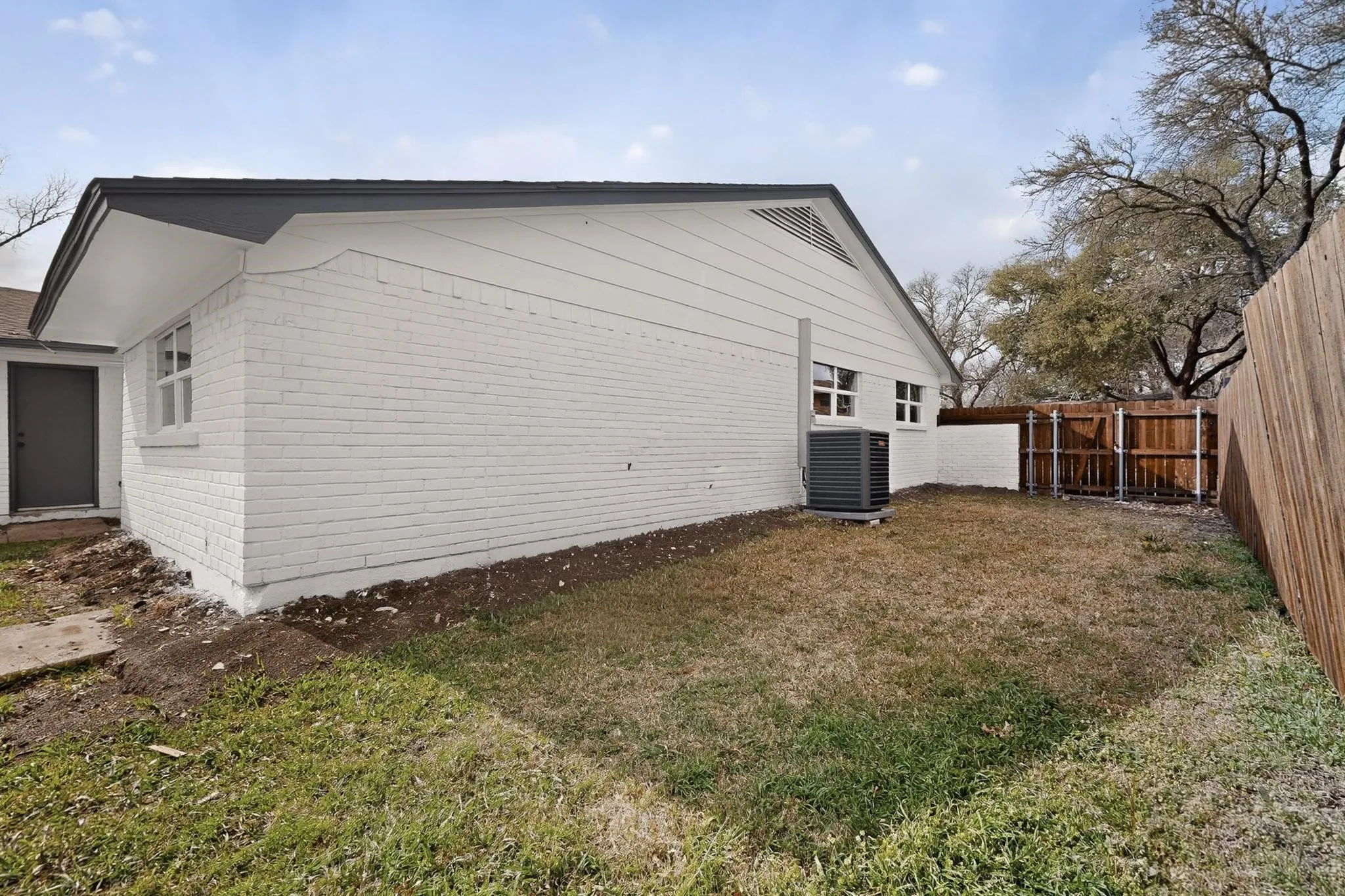 Single Family Residence For Sale in Dallas County , 11360 Drummond Drive, Dallas, Texas 75228, 6 Bedroom, 2 Bathroom, Garage spaces, 2,700 Sqft, built in 1966, mls#21370937, Real Estate Agent in Dallas, Homes For Sale in Dallas county, Homes For Sale in Dallas, Realtor in Dallas Texas, Real Estate Brokerage Independent Realty Texas, Luminita Cordes Realtor