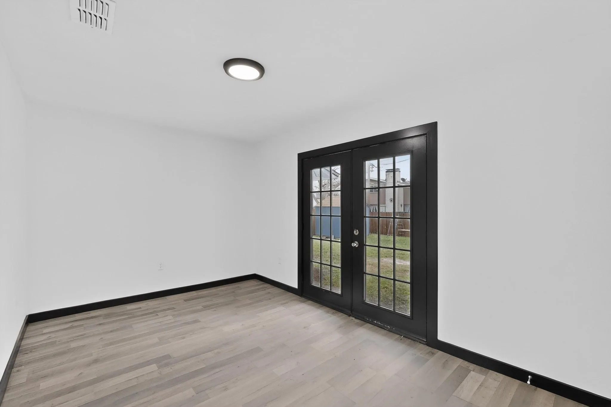 Single Family Residence For Sale in Dallas County , 11360 Drummond Drive, Dallas, Texas 75228, 6 Bedroom, 2 Bathroom, Garage spaces, 2,700 Sqft, built in 1966, mls#21370937, Real Estate Agent in Dallas, Homes For Sale in Dallas county, Homes For Sale in Dallas, Realtor in Dallas Texas, Real Estate Brokerage Independent Realty Texas, Luminita Cordes Realtor