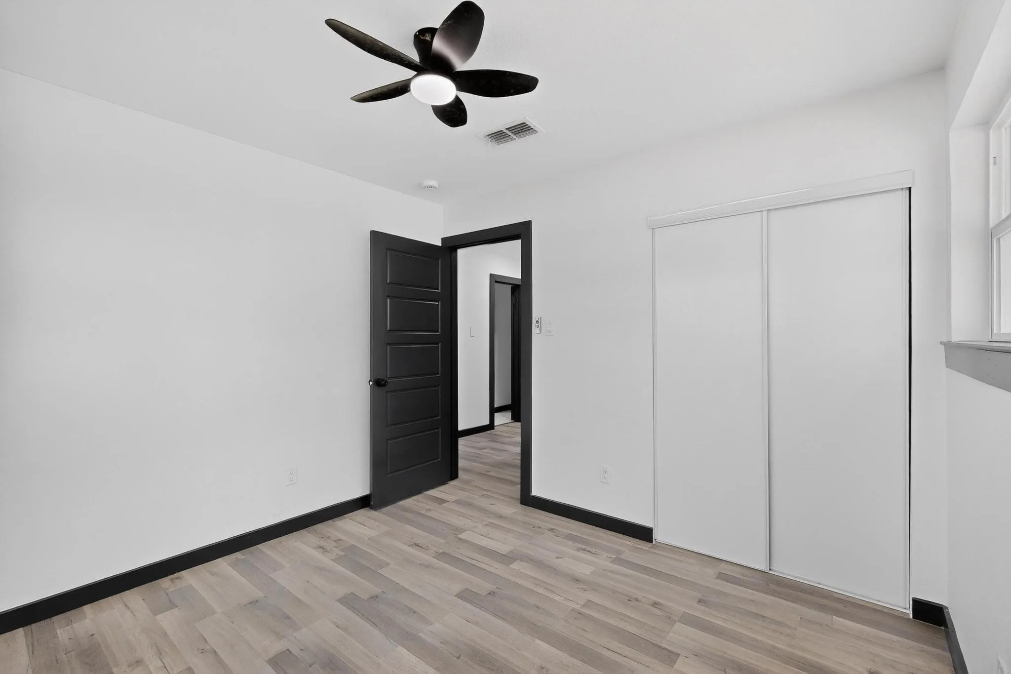 Single Family Residence For Sale in Dallas County , 11360 Drummond Drive, Dallas, Texas 75228, 6 Bedroom, 2 Bathroom, Garage spaces, 2,700 Sqft, built in 1966, mls#21370937, Real Estate Agent in Dallas, Homes For Sale in Dallas county, Homes For Sale in Dallas, Realtor in Dallas Texas, Real Estate Brokerage Independent Realty Texas, Luminita Cordes Realtor