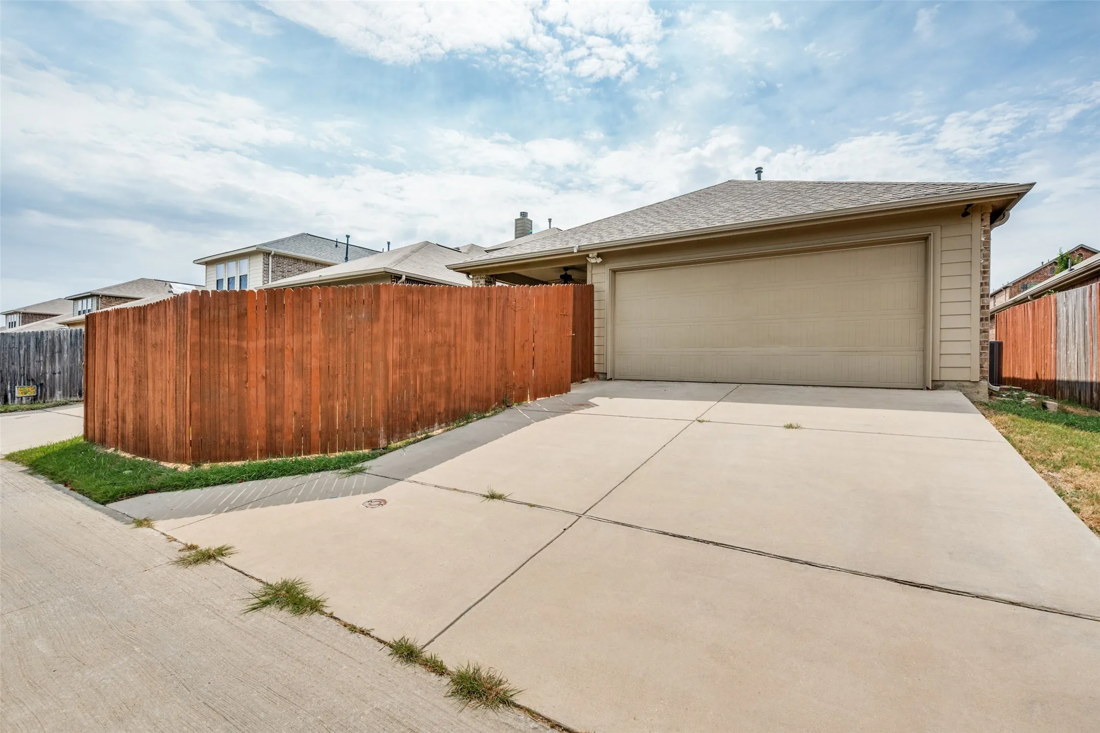 Single Family Residence For Sale in Tarrant County , 5856 Bindweed Street, Fort Worth, Texas 76123, 4 Bedroom, 2 Bathroom, 2 Garage spaces, 1,603 Sqft, built in 2016, mls#21370832, Real Estate Agent in Fort Worth, Homes For Sale in Tarrant county, Homes For Sale in Fort Worth, Realtor in Fort Worth Texas, Real Estate Brokerage Independent Realty Texas, Luminita Cordes Realtor