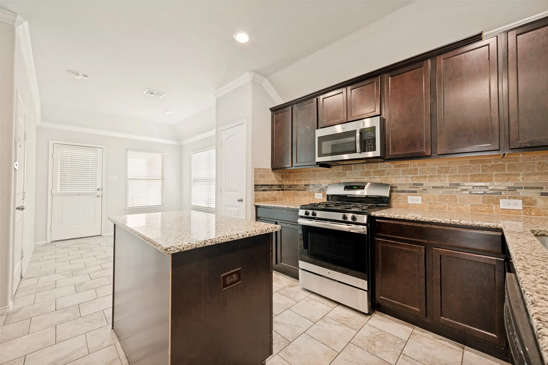 Single Family Residence For Sale in Tarrant County , 5856 Bindweed Street, Fort Worth, Texas 76123, 4 Bedroom, 2 Bathroom, 2 Garage spaces, 1,603 Sqft, built in 2016, mls#21370832, Real Estate Agent in Fort Worth, Homes For Sale in Tarrant county, Homes For Sale in Fort Worth, Realtor in Fort Worth Texas, Real Estate Brokerage Independent Realty Texas, Luminita Cordes Realtor