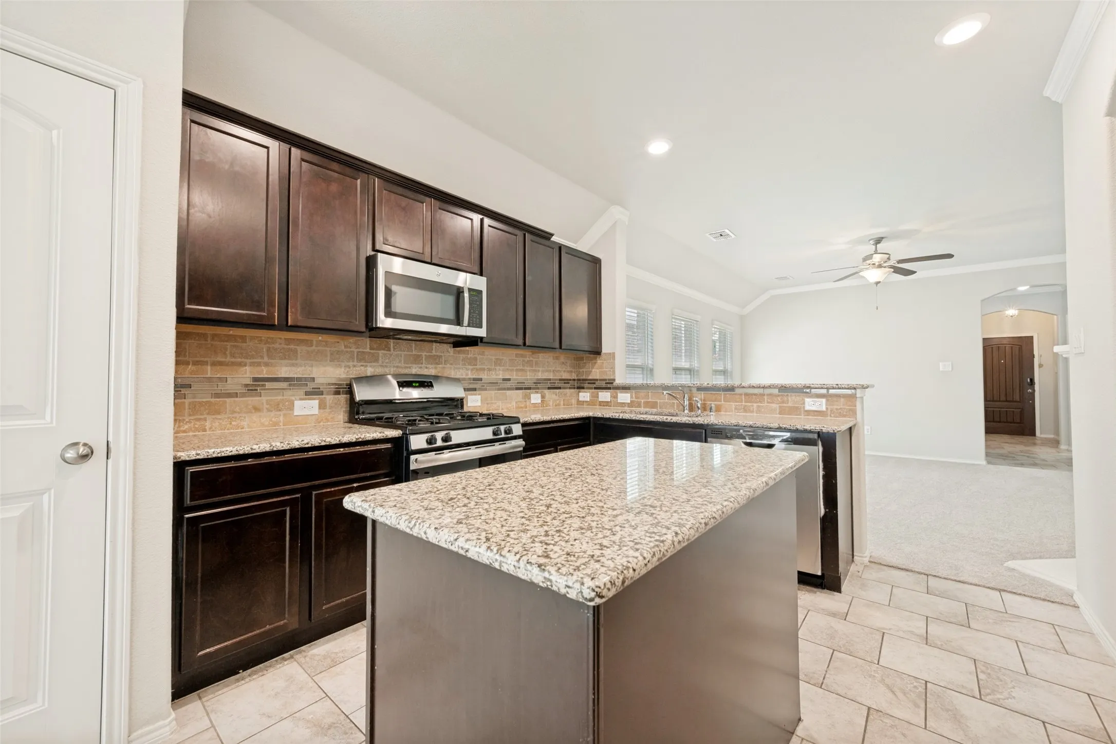 Single Family Residence For Sale in Tarrant County , 5856 Bindweed Street, Fort Worth, Texas 76123, 4 Bedroom, 2 Bathroom, 2 Garage spaces, 1,603 Sqft, built in 2016, mls#21370832, Real Estate Agent in Fort Worth, Homes For Sale in Tarrant county, Homes For Sale in Fort Worth, Realtor in Fort Worth Texas, Real Estate Brokerage Independent Realty Texas, Luminita Cordes Realtor