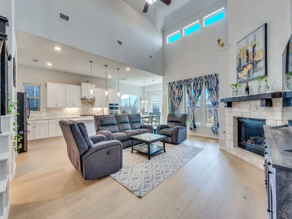 Single Family Residence For Rent in Denton County , 2094 Creekbluff Circle, Lewisville, Texas 75010, 4 Bedroom, 3 Bathroom, 2 Garage spaces, 3,049 Sqft, built in 2021, mls#21370935, Real Estate Agent in Lewisville, Homes For Rent in Denton county, Homes For Rent in Lewisville, Realtor in Lewisville Texas, Real Estate Brokerage Independent Realty Texas, Luminita Cordes Realtor