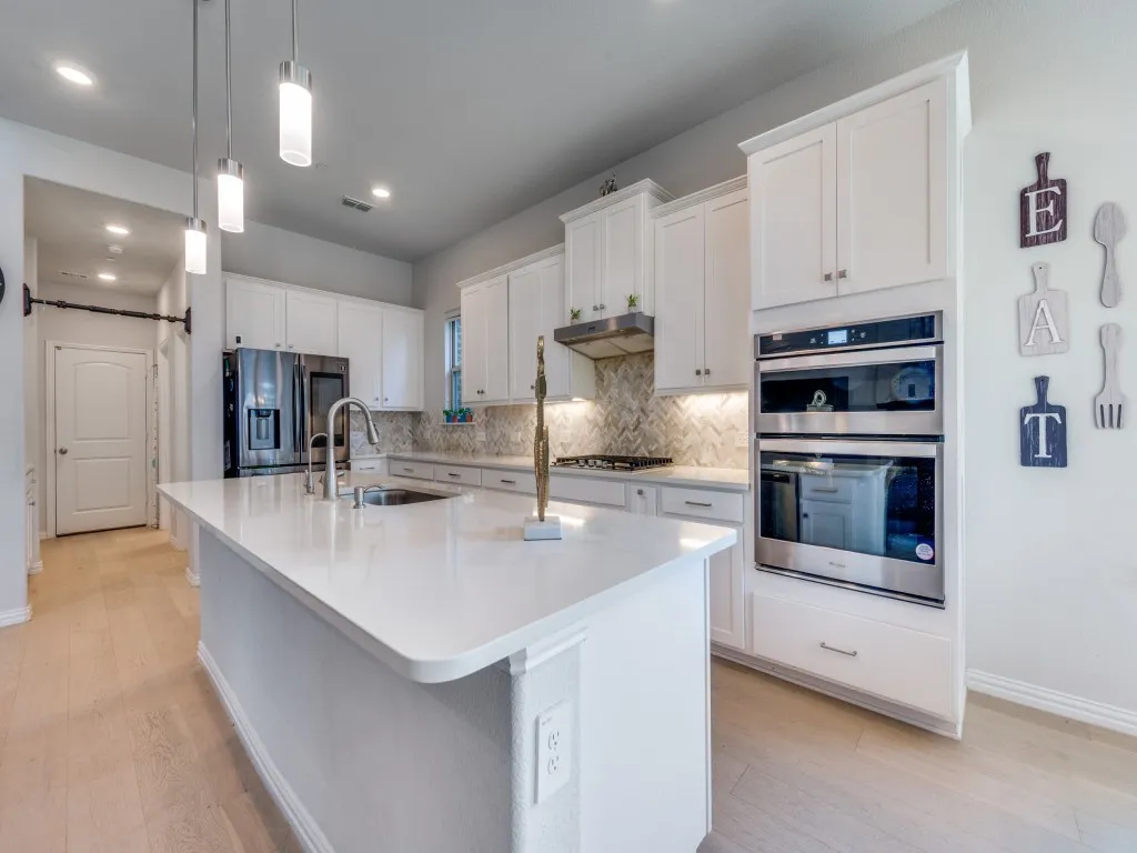 Single Family Residence For Rent in Denton County , 2094 Creekbluff Circle, Lewisville, Texas 75010, 4 Bedroom, 3 Bathroom, 2 Garage spaces, 3,049 Sqft, built in 2021, mls#21370935, Real Estate Agent in Lewisville, Homes For Rent in Denton county, Homes For Rent in Lewisville, Realtor in Lewisville Texas, Real Estate Brokerage Independent Realty Texas, Luminita Cordes Realtor