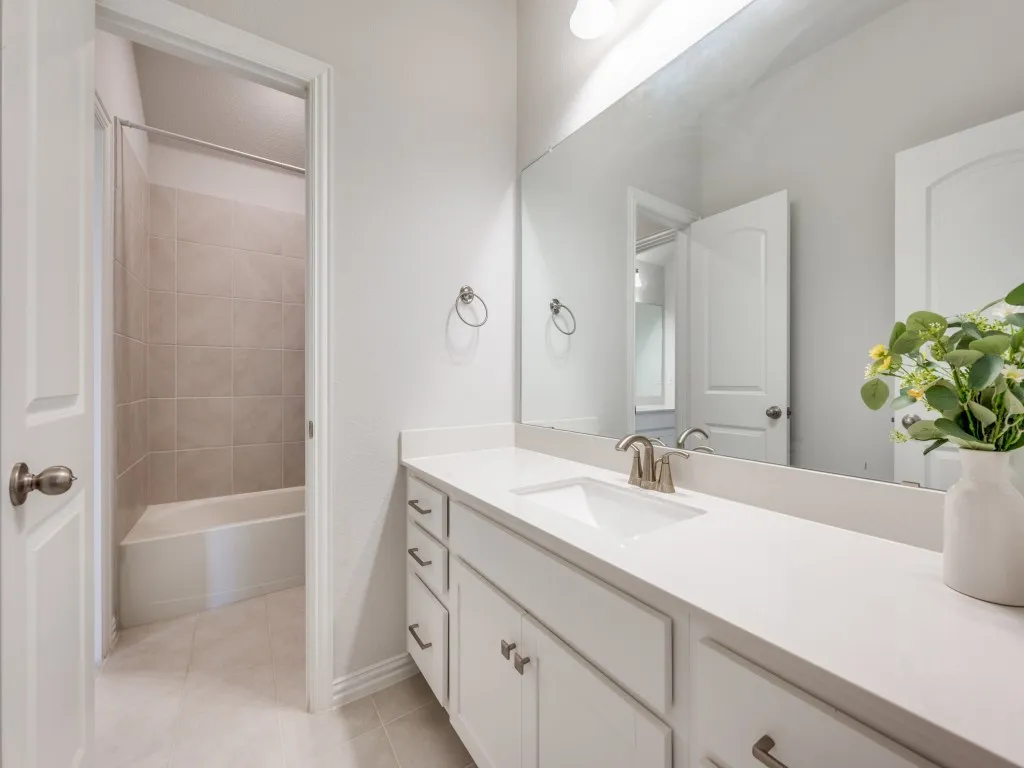 Single Family Residence For Rent in Denton County , 2094 Creekbluff Circle, Lewisville, Texas 75010, 4 Bedroom, 3 Bathroom, 2 Garage spaces, 3,049 Sqft, built in 2021, mls#21370935, Real Estate Agent in Lewisville, Homes For Rent in Denton county, Homes For Rent in Lewisville, Realtor in Lewisville Texas, Real Estate Brokerage Independent Realty Texas, Luminita Cordes Realtor