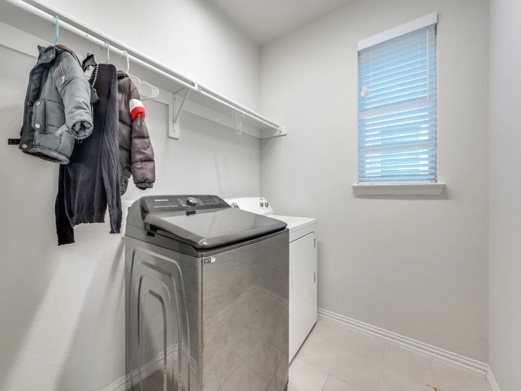 Single Family Residence For Rent in Denton County , 2094 Creekbluff Circle, Lewisville, Texas 75010, 4 Bedroom, 3 Bathroom, 2 Garage spaces, 3,049 Sqft, built in 2021, mls#21370935, Real Estate Agent in Lewisville, Homes For Rent in Denton county, Homes For Rent in Lewisville, Realtor in Lewisville Texas, Real Estate Brokerage Independent Realty Texas, Luminita Cordes Realtor