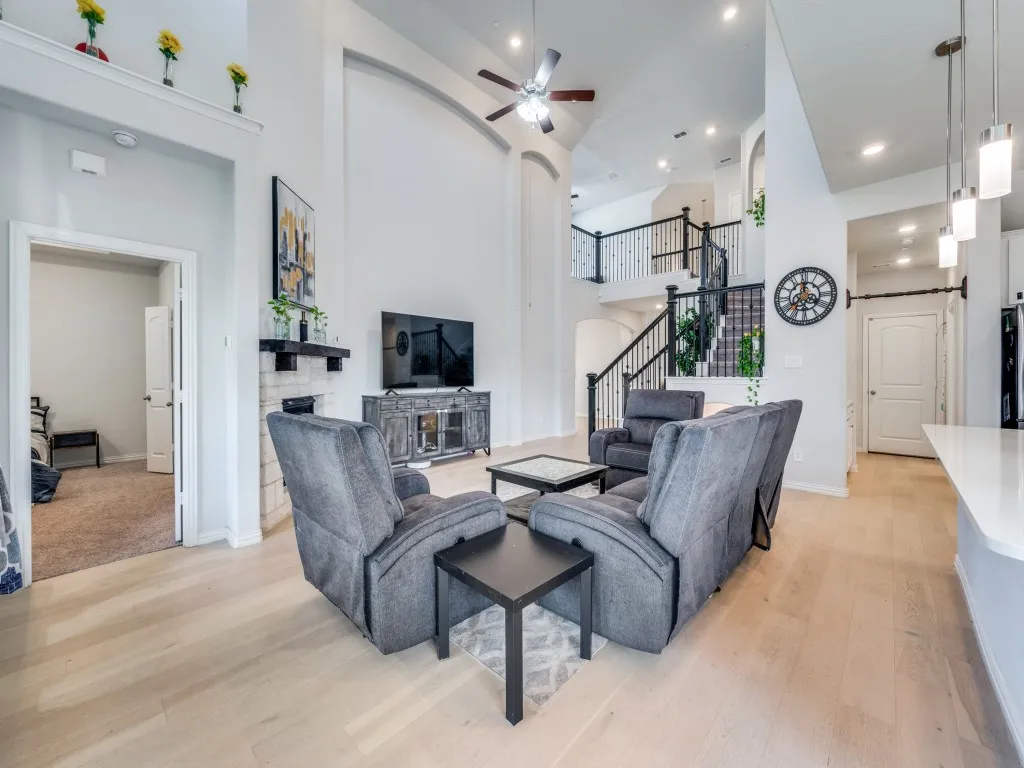 Single Family Residence For Rent in Denton County , 2094 Creekbluff Circle, Lewisville, Texas 75010, 4 Bedroom, 3 Bathroom, 2 Garage spaces, 3,049 Sqft, built in 2021, mls#21370935, Real Estate Agent in Lewisville, Homes For Rent in Denton county, Homes For Rent in Lewisville, Realtor in Lewisville Texas, Real Estate Brokerage Independent Realty Texas, Luminita Cordes Realtor