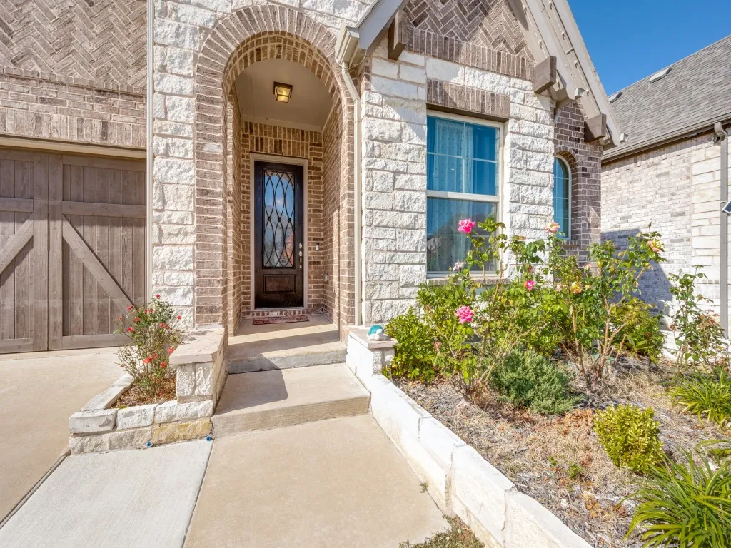 Single Family Residence For Rent in Denton County , 2094 Creekbluff Circle, Lewisville, Texas 75010, 4 Bedroom, 3 Bathroom, 2 Garage spaces, 3,049 Sqft, built in 2021, mls#21370935, Real Estate Agent in Lewisville, Homes For Rent in Denton county, Homes For Rent in Lewisville, Realtor in Lewisville Texas, Real Estate Brokerage Independent Realty Texas, Luminita Cordes Realtor