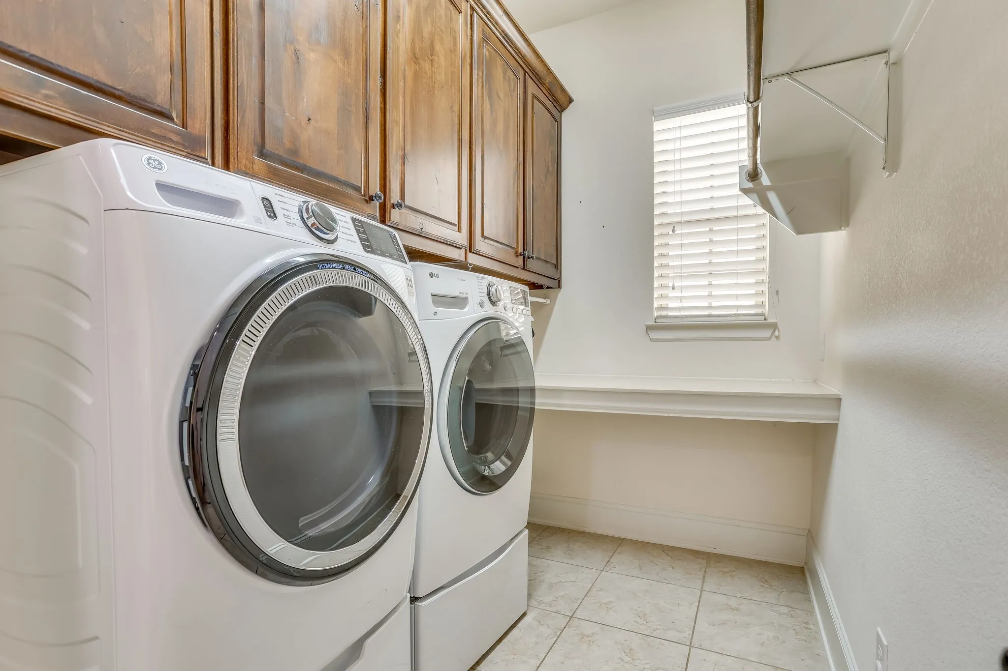 Single Family Residence For Sale in Denton County , 2016 Torin Street, Lewisville, Texas 75056, 3 Bedroom, 3 Bathroom, 2 Garage spaces, 2,853 Sqft, built in 2013, mls#21370212, Real Estate Agent in Lewisville, Homes For Sale in Denton county, Homes For Sale in Lewisville, Realtor in Lewisville Texas, Real Estate Brokerage Independent Realty Texas, Luminita Cordes Realtor