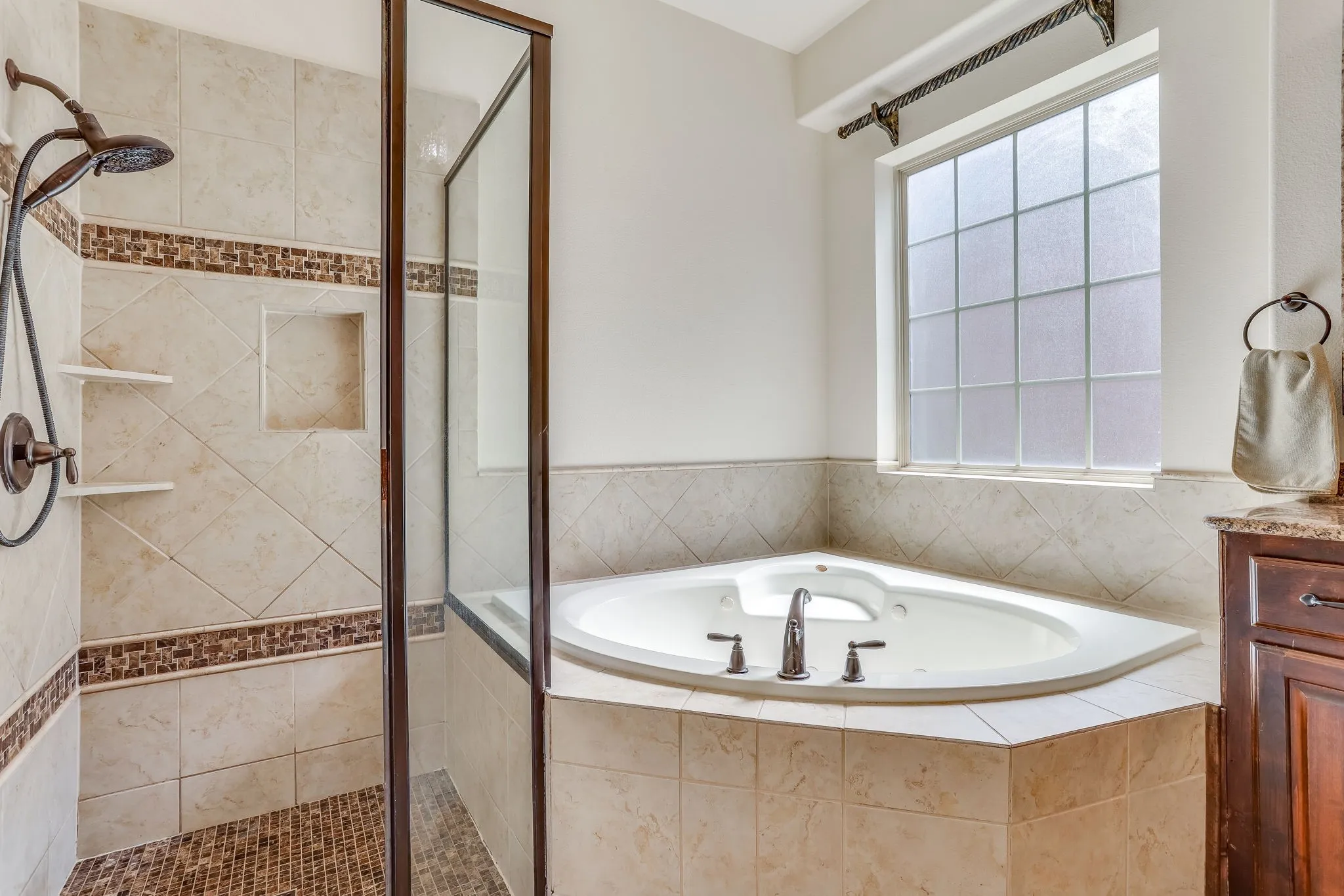 Single Family Residence For Sale in Denton County , 2016 Torin Street, Lewisville, Texas 75056, 3 Bedroom, 3 Bathroom, 2 Garage spaces, 2,853 Sqft, built in 2013, mls#21370212, Real Estate Agent in Lewisville, Homes For Sale in Denton county, Homes For Sale in Lewisville, Realtor in Lewisville Texas, Real Estate Brokerage Independent Realty Texas, Luminita Cordes Realtor