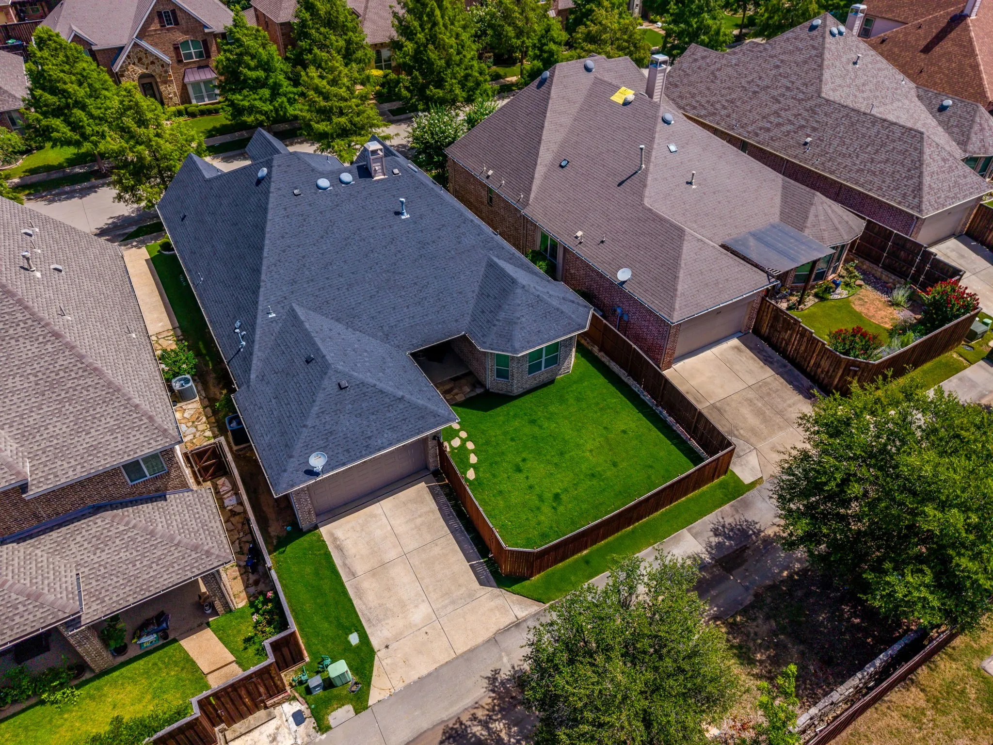 Single Family Residence For Sale in Denton County , 2016 Torin Street, Lewisville, Texas 75056, 3 Bedroom, 3 Bathroom, 2 Garage spaces, 2,853 Sqft, built in 2013, mls#21370212, Real Estate Agent in Lewisville, Homes For Sale in Denton county, Homes For Sale in Lewisville, Realtor in Lewisville Texas, Real Estate Brokerage Independent Realty Texas, Luminita Cordes Realtor