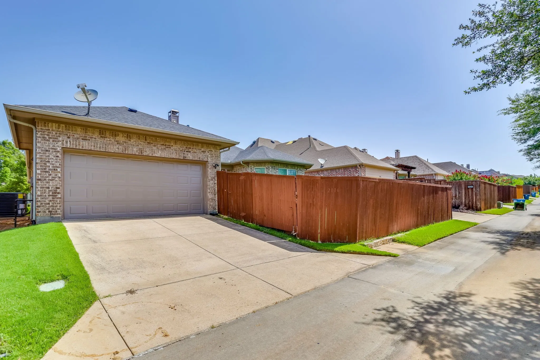 Single Family Residence For Sale in Denton County , 2016 Torin Street, Lewisville, Texas 75056, 3 Bedroom, 3 Bathroom, 2 Garage spaces, 2,853 Sqft, built in 2013, mls#21370212, Real Estate Agent in Lewisville, Homes For Sale in Denton county, Homes For Sale in Lewisville, Realtor in Lewisville Texas, Real Estate Brokerage Independent Realty Texas, Luminita Cordes Realtor