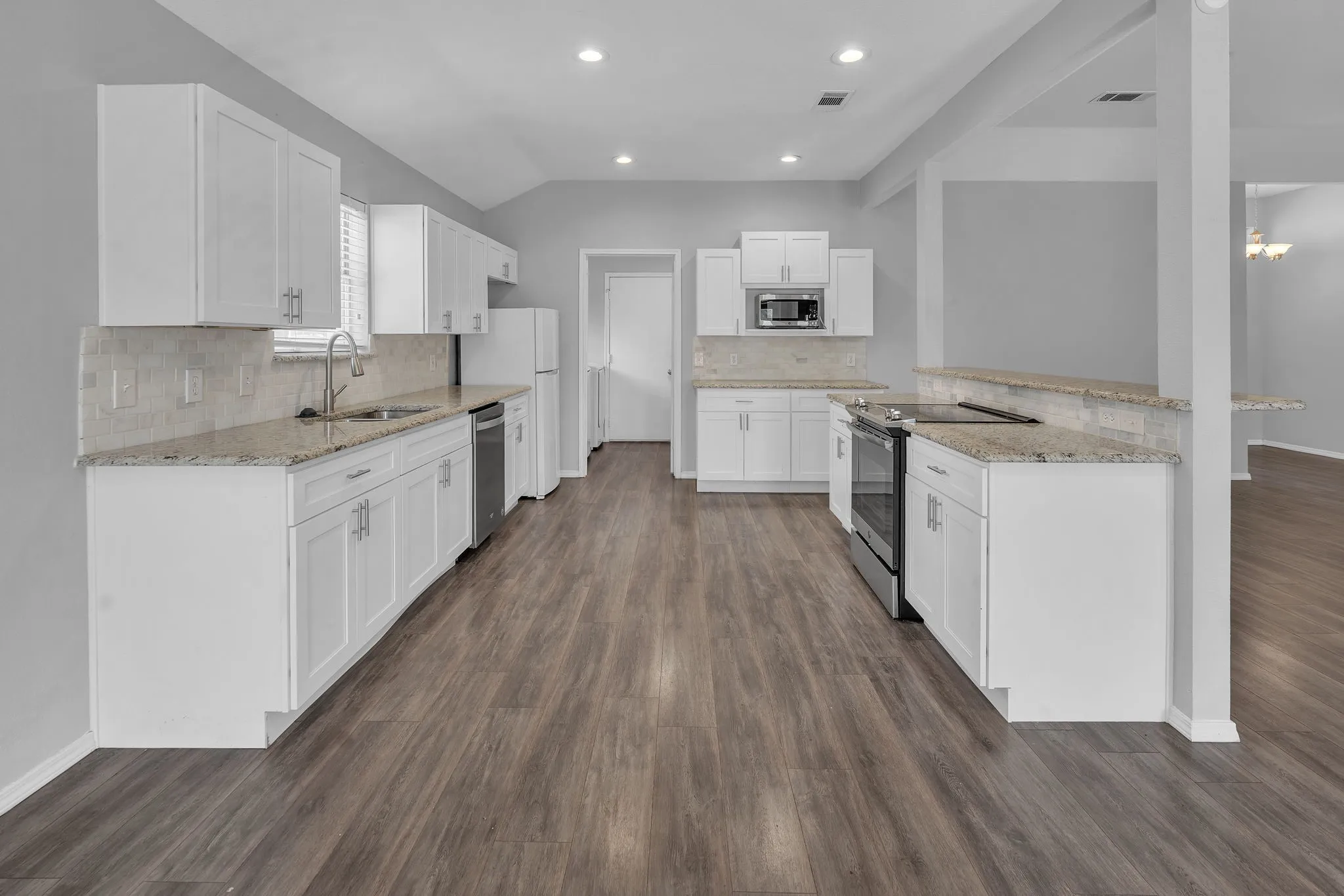 Single Family Residence For Rent in Tarrant County , 691 N Montana Court, Keller, Texas 76248, 3 Bedroom, 2 Bathroom, 2 Garage spaces, 1,834 Sqft, built in 1992, mls#21344402, Real Estate Agent in Keller, Homes For Rent in Tarrant county, Homes For Rent in Keller, Realtor in Keller Texas, Real Estate Brokerage Independent Realty Texas, Luminita Cordes Realtor