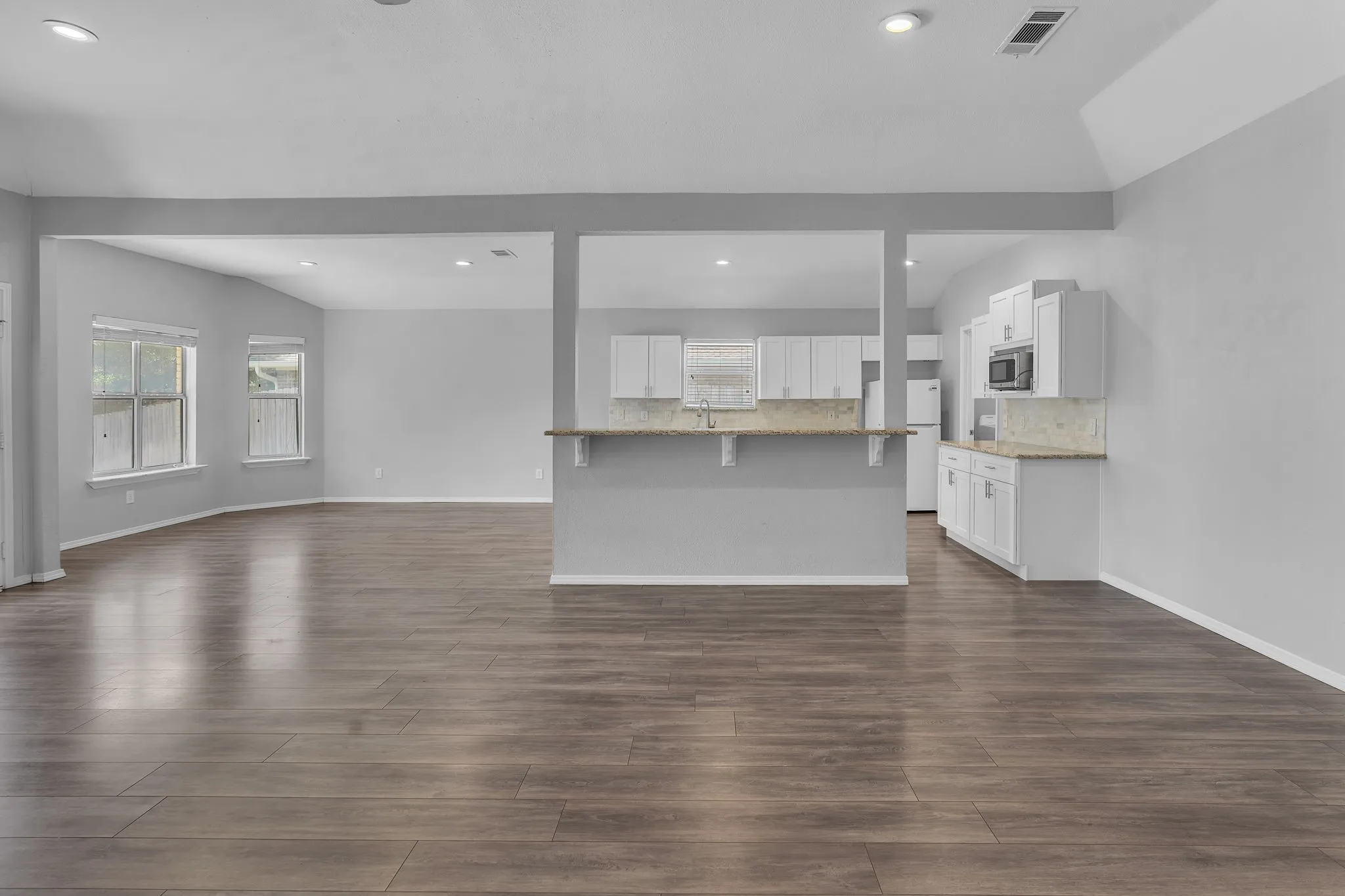 Single Family Residence For Rent in Tarrant County , 691 N Montana Court, Keller, Texas 76248, 3 Bedroom, 2 Bathroom, 2 Garage spaces, 1,834 Sqft, built in 1992, mls#21344402, Real Estate Agent in Keller, Homes For Rent in Tarrant county, Homes For Rent in Keller, Realtor in Keller Texas, Real Estate Brokerage Independent Realty Texas, Luminita Cordes Realtor