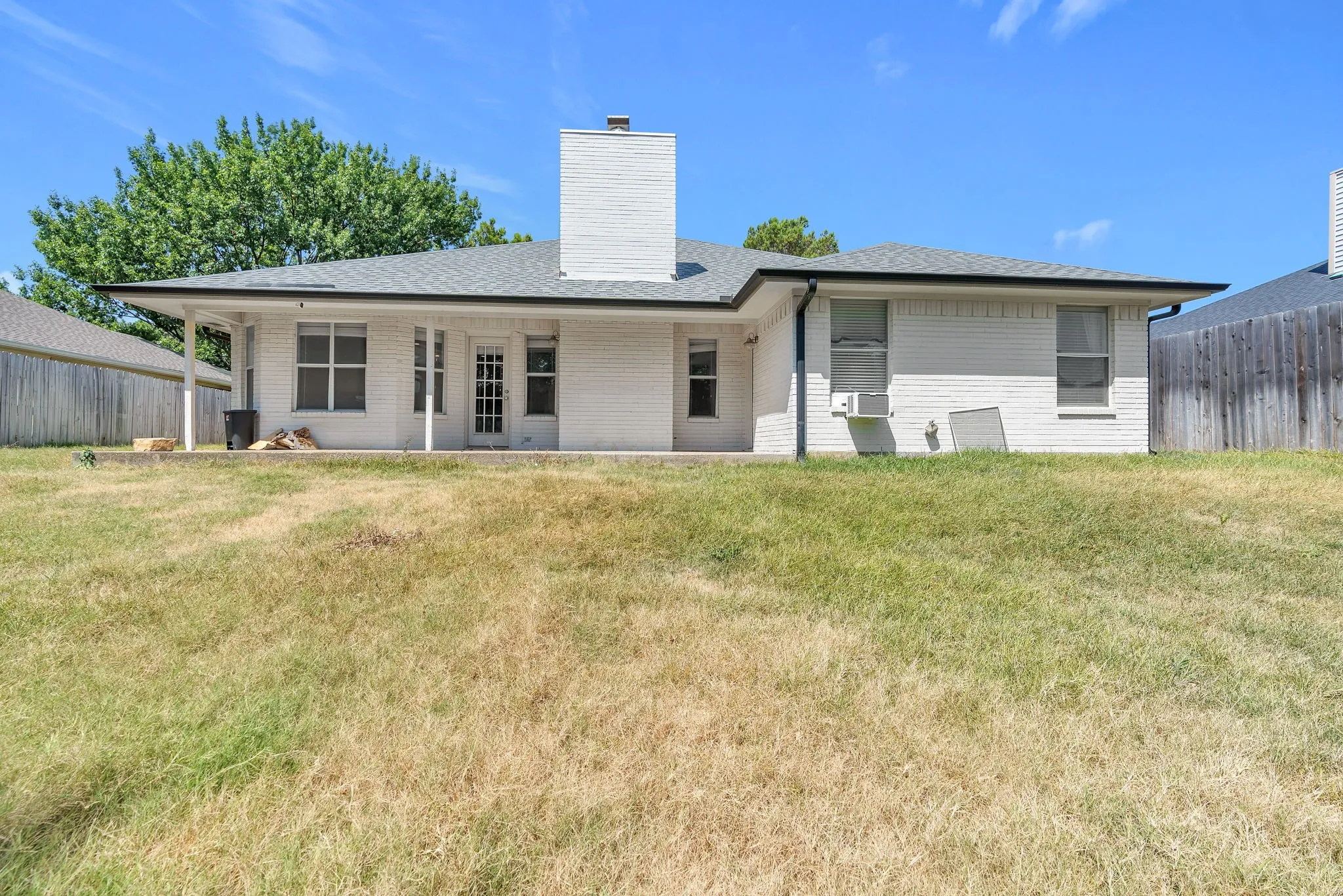 Single Family Residence For Rent in Tarrant County , 691 N Montana Court, Keller, Texas 76248, 3 Bedroom, 2 Bathroom, 2 Garage spaces, 1,834 Sqft, built in 1992, mls#21344402, Real Estate Agent in Keller, Homes For Rent in Tarrant county, Homes For Rent in Keller, Realtor in Keller Texas, Real Estate Brokerage Independent Realty Texas, Luminita Cordes Realtor