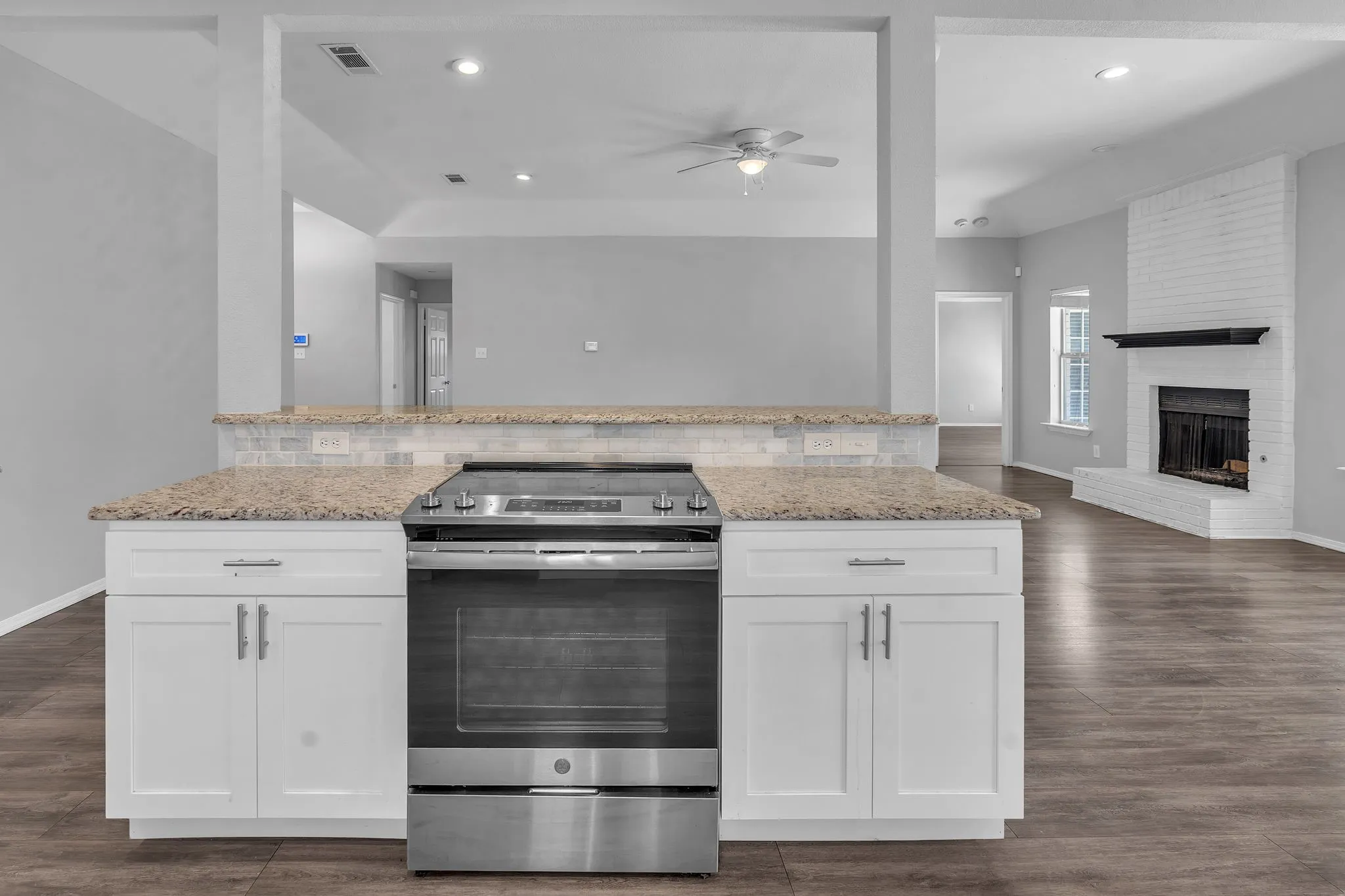 Single Family Residence For Rent in Tarrant County , 691 N Montana Court, Keller, Texas 76248, 3 Bedroom, 2 Bathroom, 2 Garage spaces, 1,834 Sqft, built in 1992, mls#21344402, Real Estate Agent in Keller, Homes For Rent in Tarrant county, Homes For Rent in Keller, Realtor in Keller Texas, Real Estate Brokerage Independent Realty Texas, Luminita Cordes Realtor