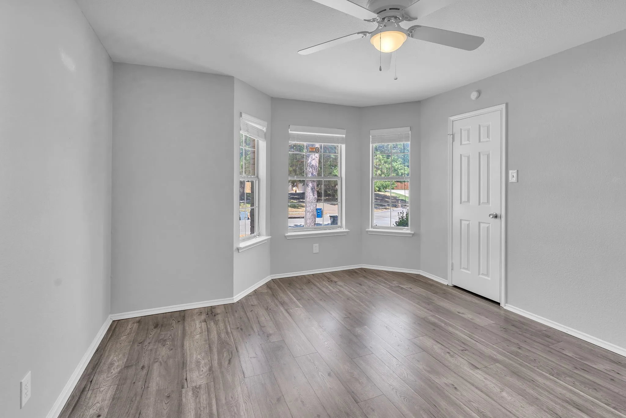 Single Family Residence For Rent in Tarrant County , 691 N Montana Court, Keller, Texas 76248, 3 Bedroom, 2 Bathroom, 2 Garage spaces, 1,834 Sqft, built in 1992, mls#21344402, Real Estate Agent in Keller, Homes For Rent in Tarrant county, Homes For Rent in Keller, Realtor in Keller Texas, Real Estate Brokerage Independent Realty Texas, Luminita Cordes Realtor