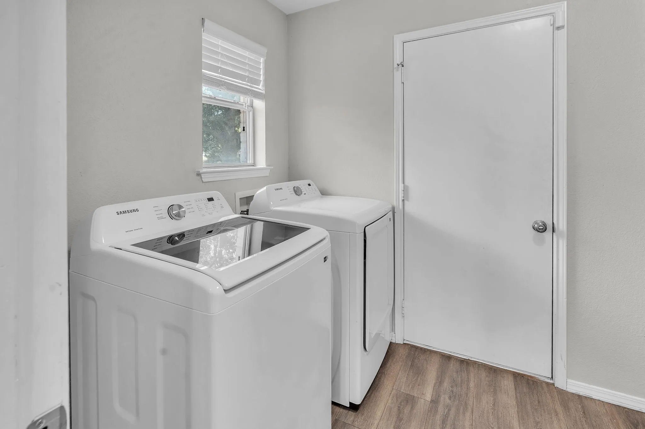 Single Family Residence For Rent in Tarrant County , 691 N Montana Court, Keller, Texas 76248, 3 Bedroom, 2 Bathroom, 2 Garage spaces, 1,834 Sqft, built in 1992, mls#21344402, Real Estate Agent in Keller, Homes For Rent in Tarrant county, Homes For Rent in Keller, Realtor in Keller Texas, Real Estate Brokerage Independent Realty Texas, Luminita Cordes Realtor