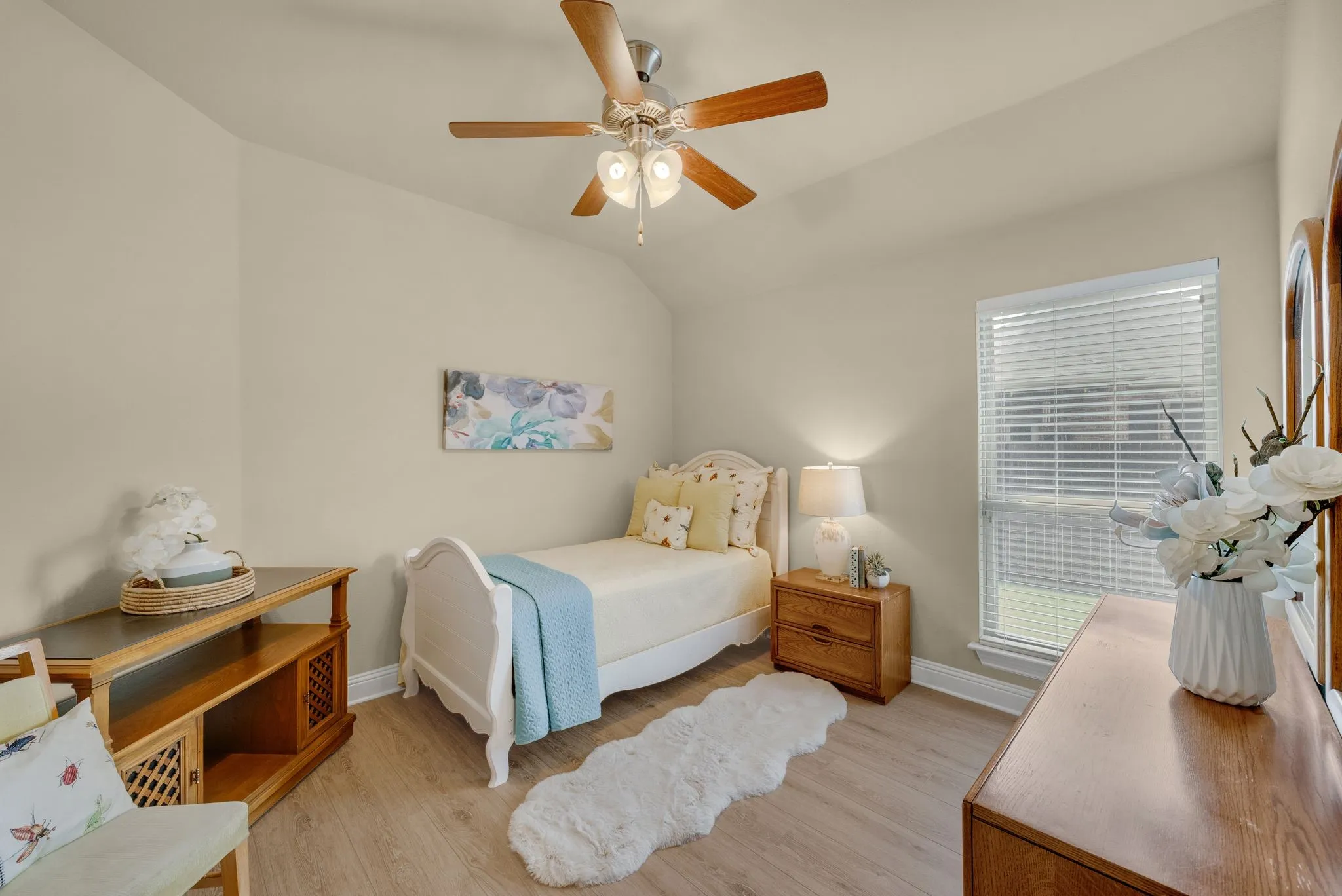 Single Family Residence For Sale in Denton County , 502 Royal Oaks Lane, Oak Point, Texas 75068, 3 Bedroom, 2 Bathroom, 2 Garage spaces, 1,882 Sqft, built in 2017, mls#21366816, Real Estate Agent in Oak Point, Homes For Sale in Denton county, Homes For Sale in Oak Point, Realtor in Oak Point Texas, Real Estate Brokerage Independent Realty Texas, Luminita Cordes Realtor