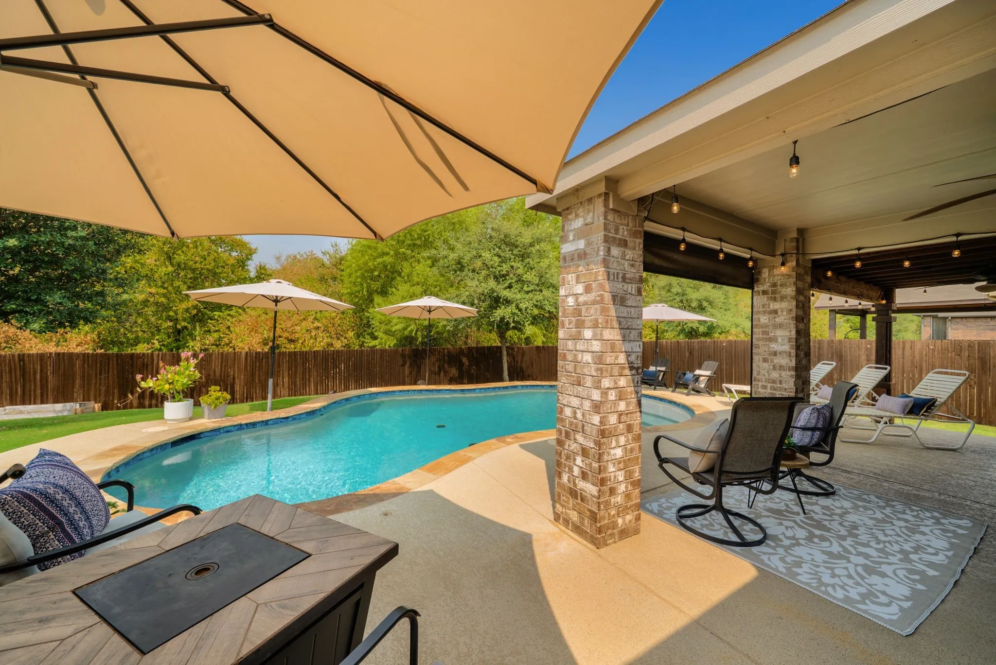 Single Family Residence For Sale in Denton County , 502 Royal Oaks Lane, Oak Point, Texas 75068, 3 Bedroom, 2 Bathroom, 2 Garage spaces, 1,882 Sqft, built in 2017, mls#21366816, Real Estate Agent in Oak Point, Homes For Sale in Denton county, Homes For Sale in Oak Point, Realtor in Oak Point Texas, Real Estate Brokerage Independent Realty Texas, Luminita Cordes Realtor