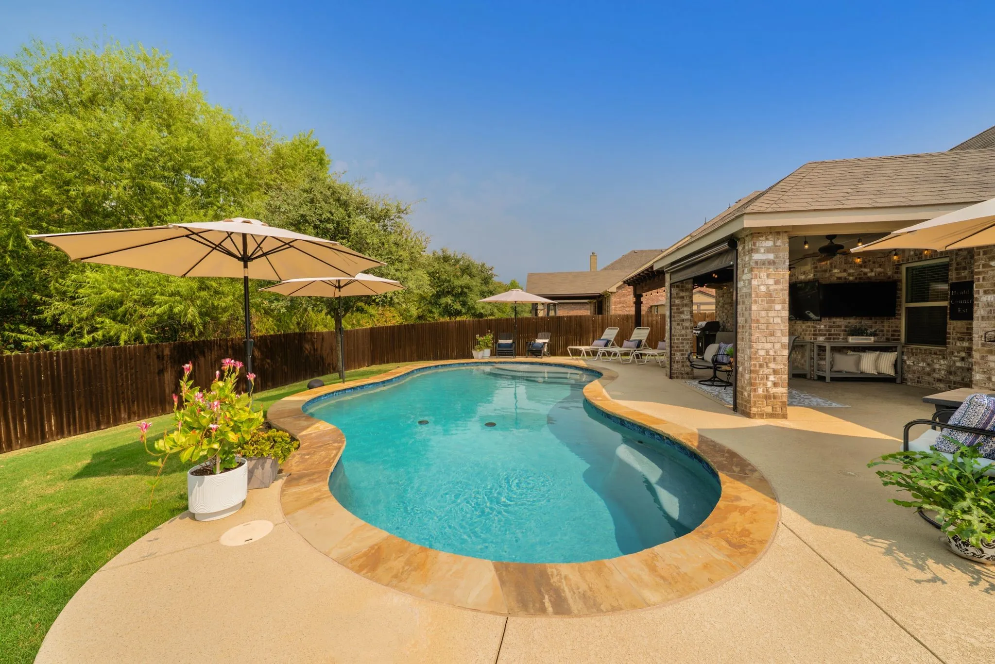 Single Family Residence For Sale in Denton County , 502 Royal Oaks Lane, Oak Point, Texas 75068, 3 Bedroom, 2 Bathroom, 2 Garage spaces, 1,882 Sqft, built in 2017, mls#21366816, Real Estate Agent in Oak Point, Homes For Sale in Denton county, Homes For Sale in Oak Point, Realtor in Oak Point Texas, Real Estate Brokerage Independent Realty Texas, Luminita Cordes Realtor